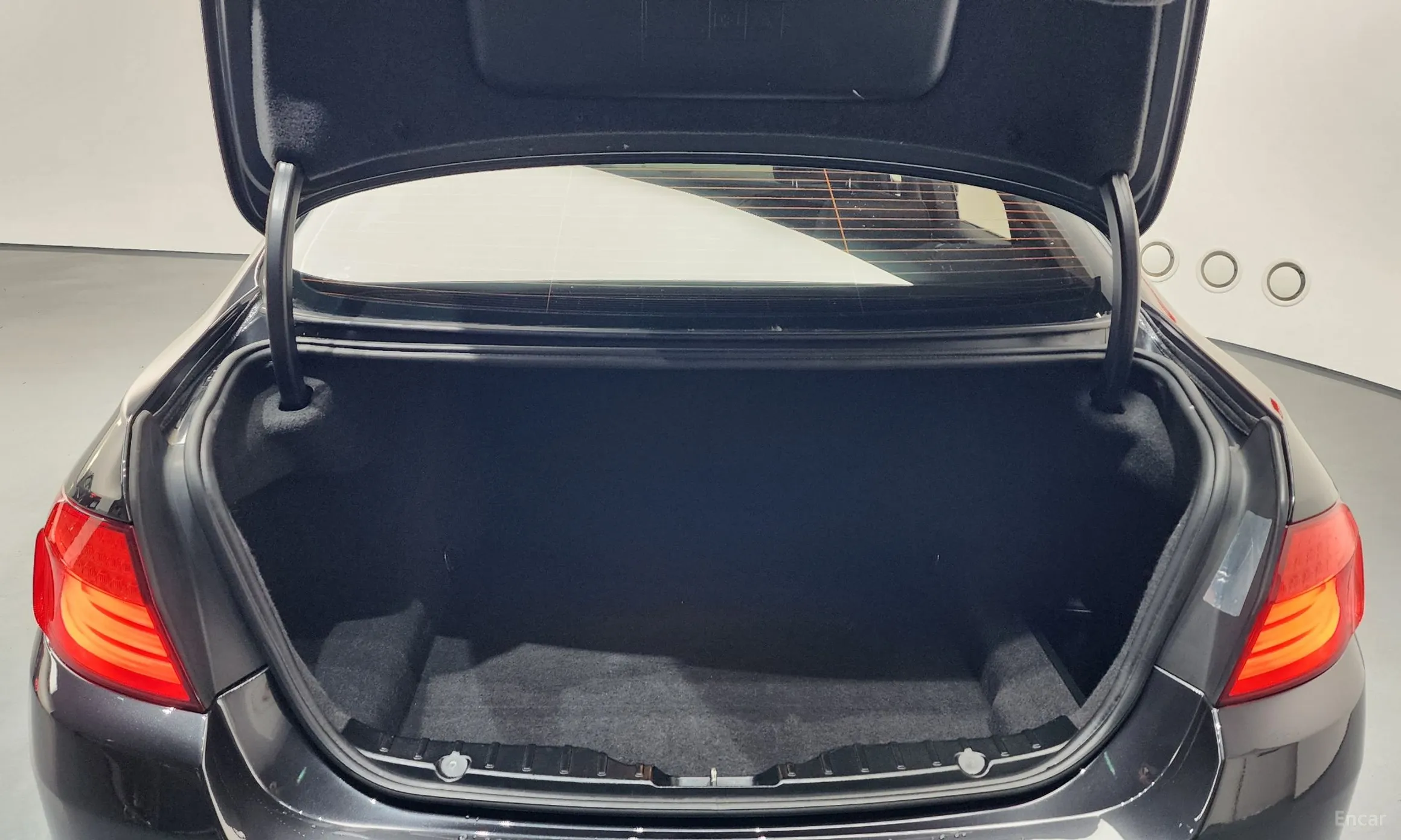BMW 5 Series (F10) превью 20