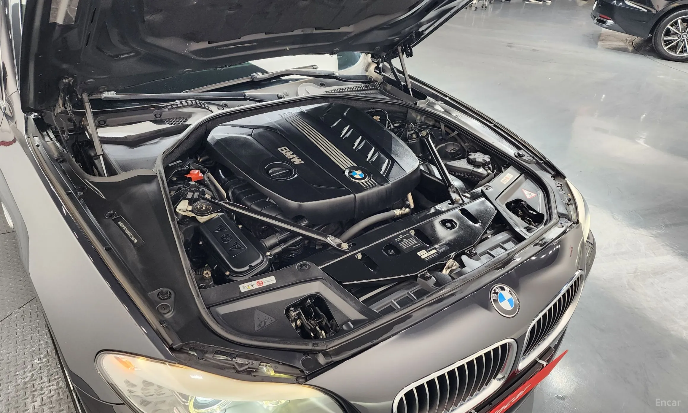 BMW 5 Series (F10) превью 6