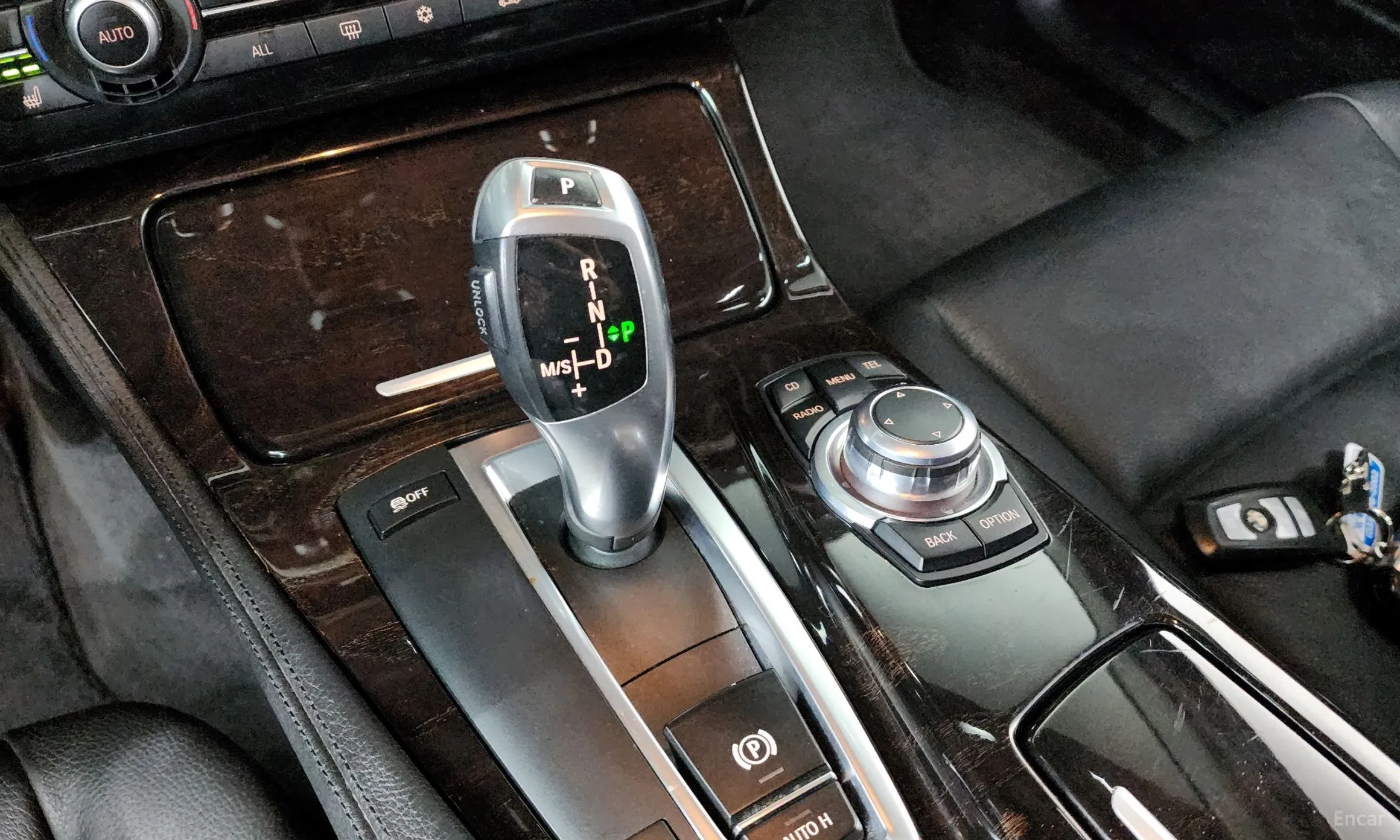 BMW 5 Series (F10) превью 9