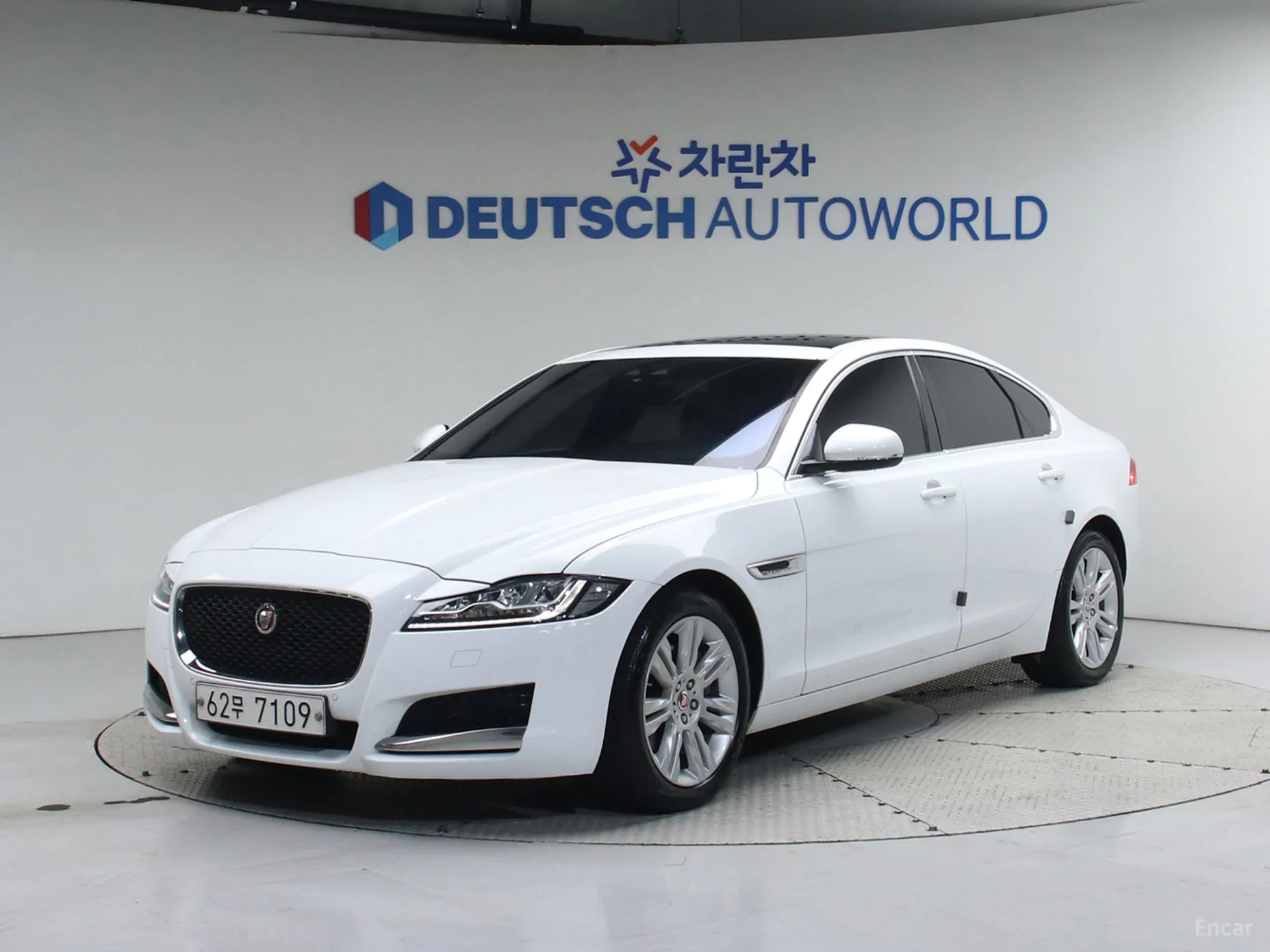 Jaguar XF (x260)