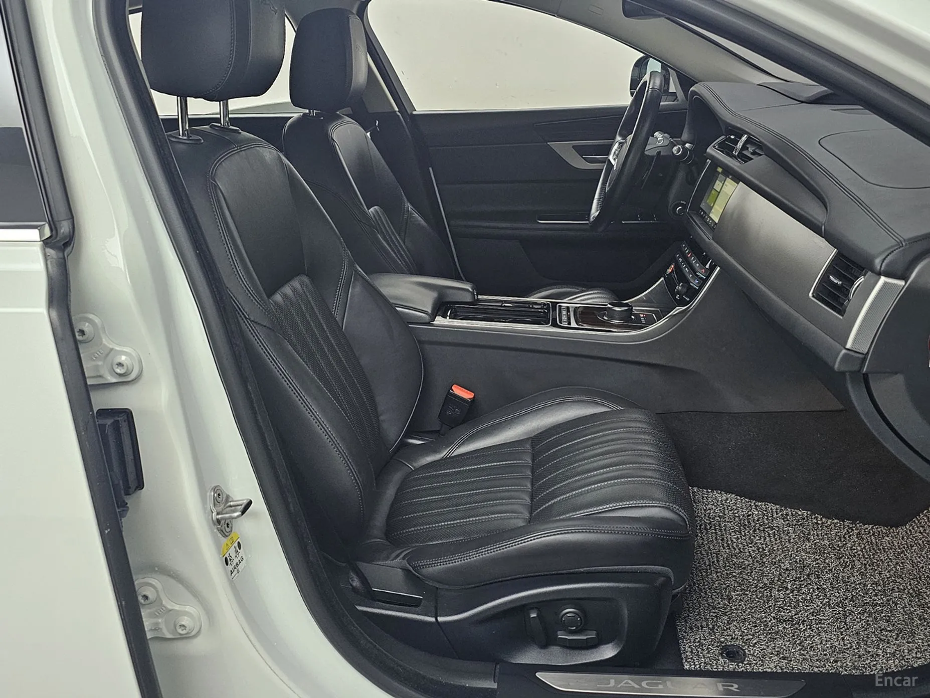 Jaguar XF (x260) превью 10