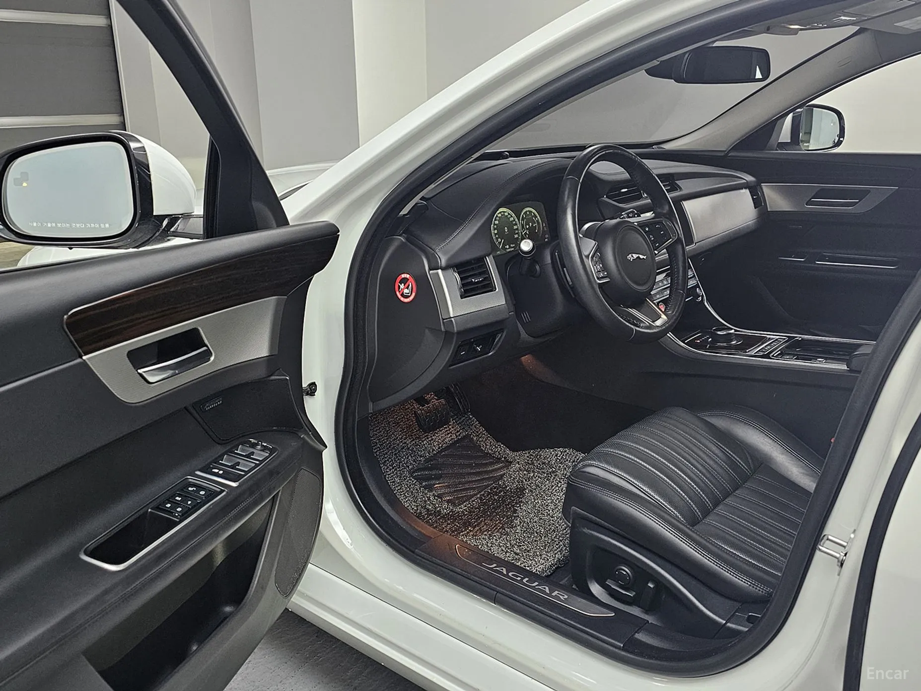 Jaguar XF (x260) превью 11