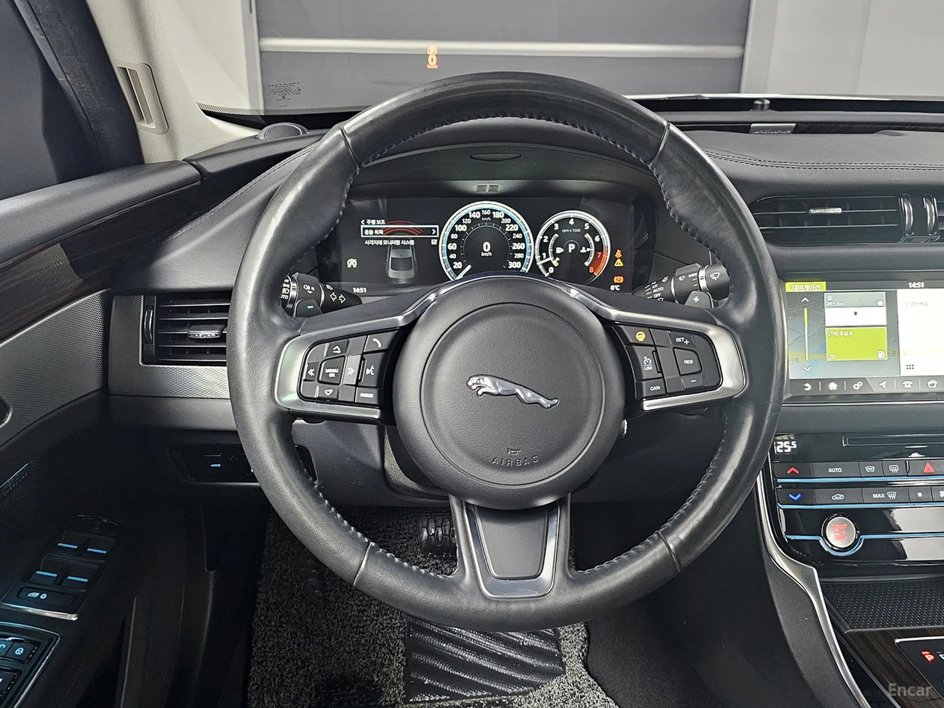 Jaguar XF (x260) превью 13