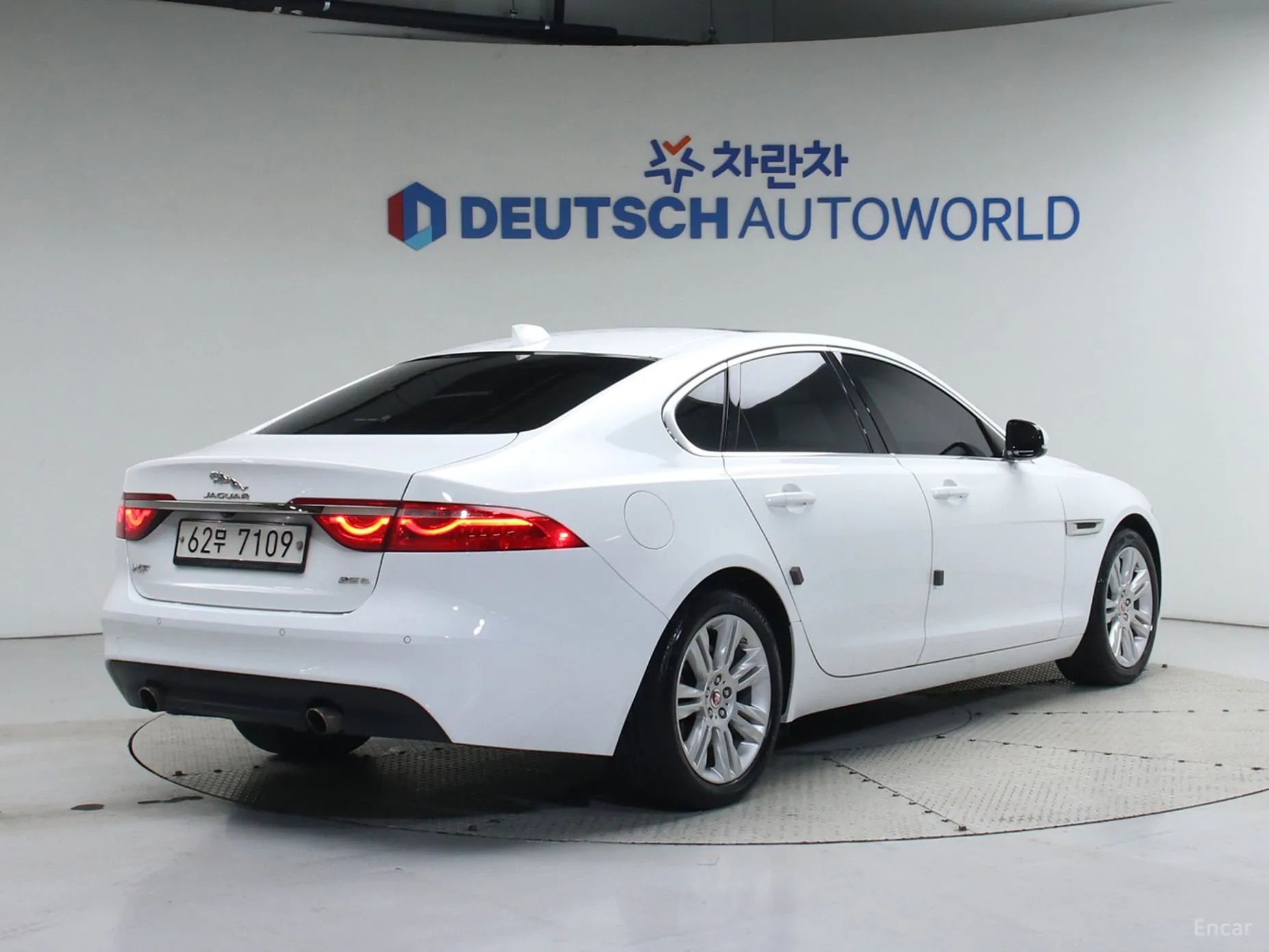 Jaguar XF (x260)