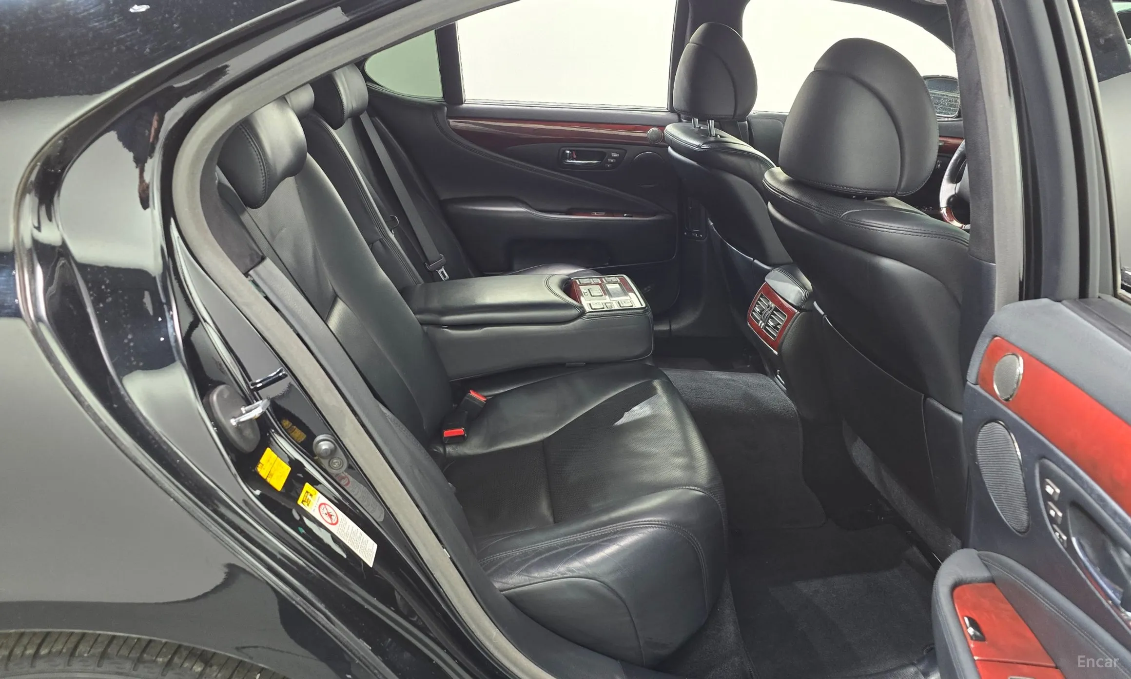 Lexus LS460 превью 12