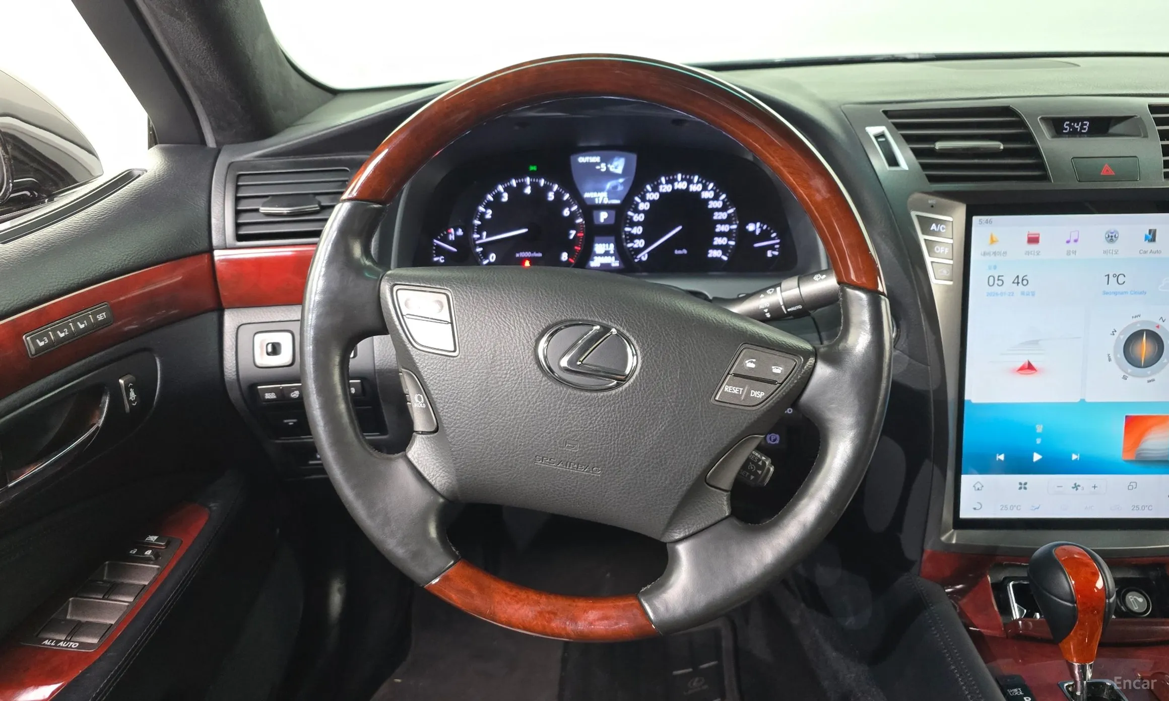 Lexus LS460 превью 13
