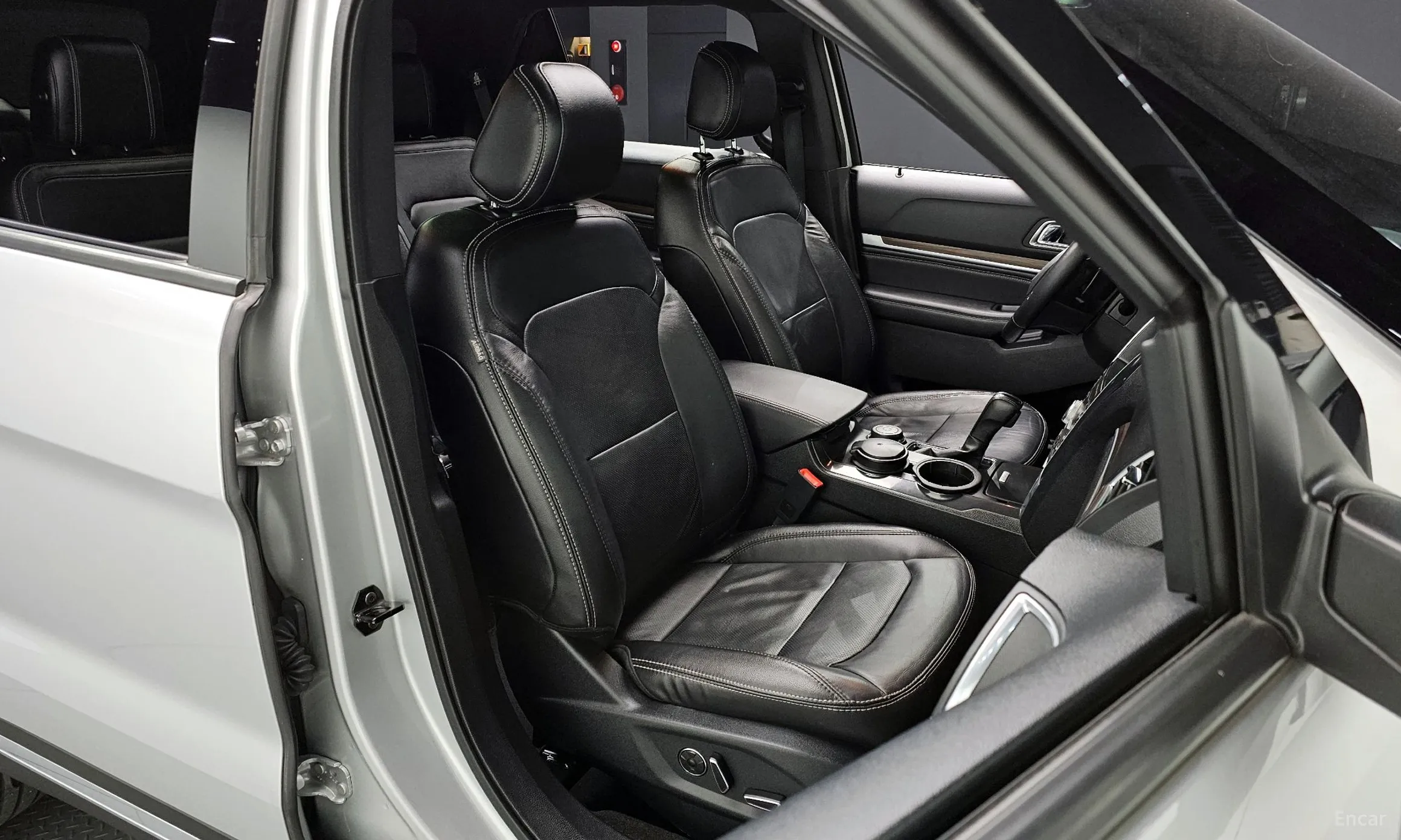 Ford Explorer превью 10