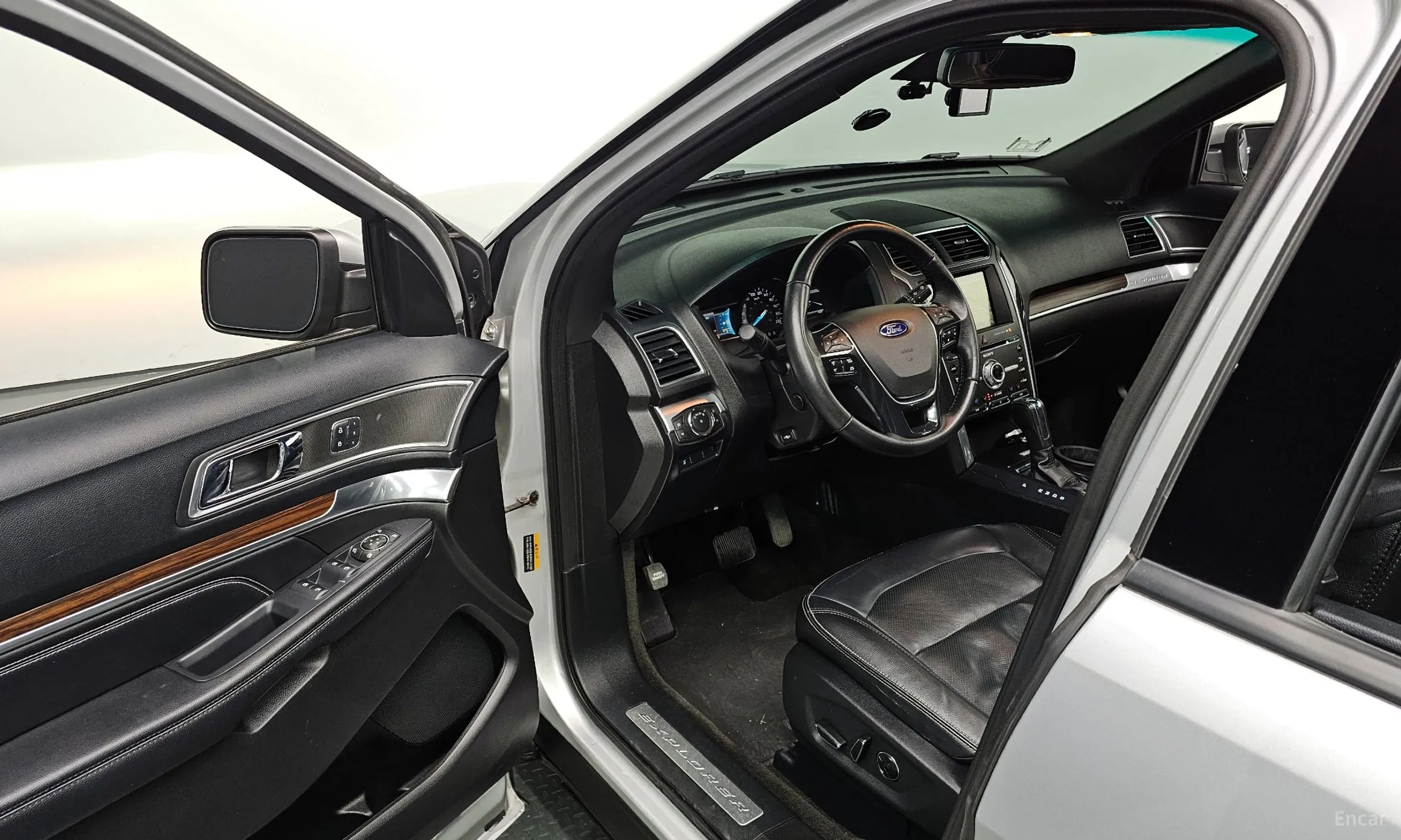 Ford Explorer превью 11