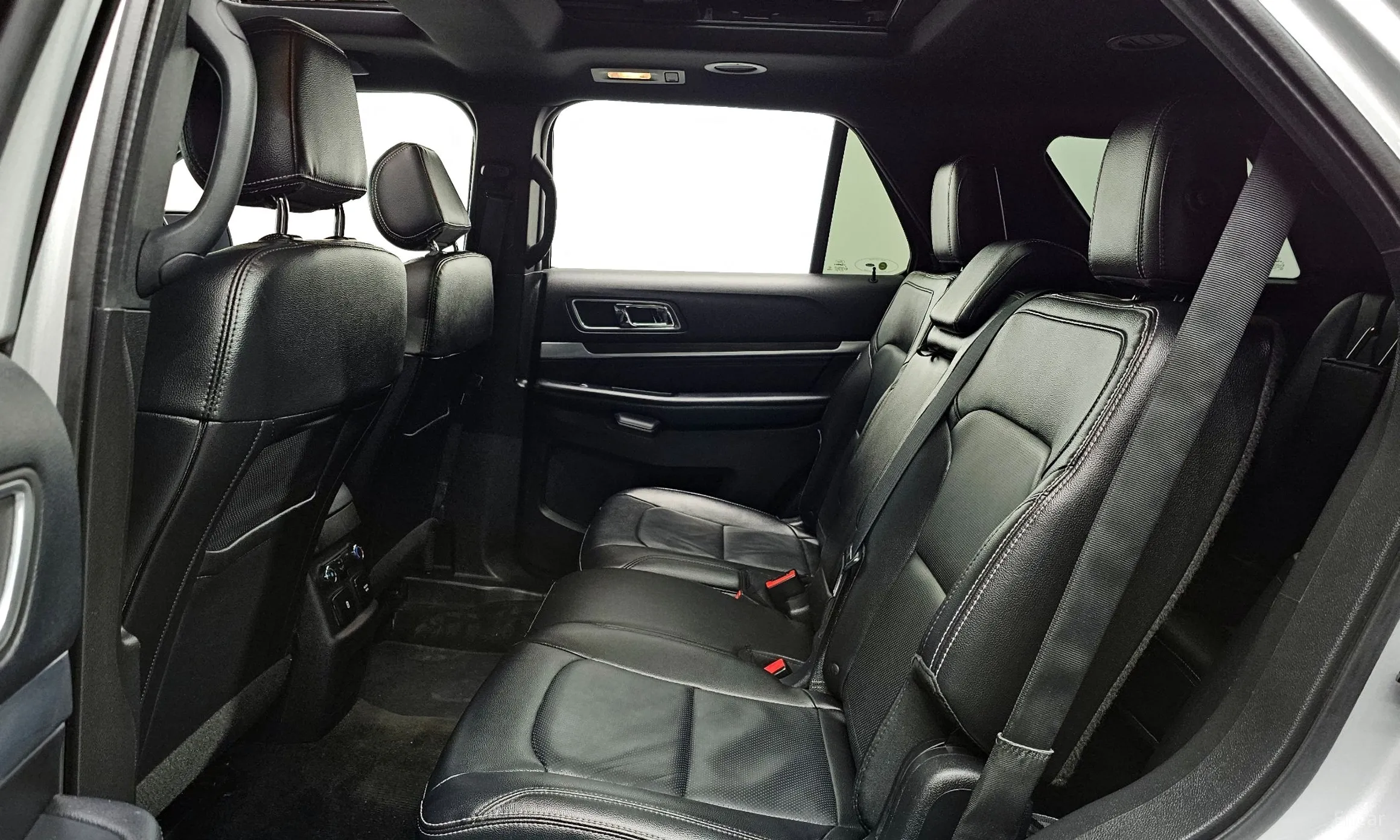 Ford Explorer превью 12