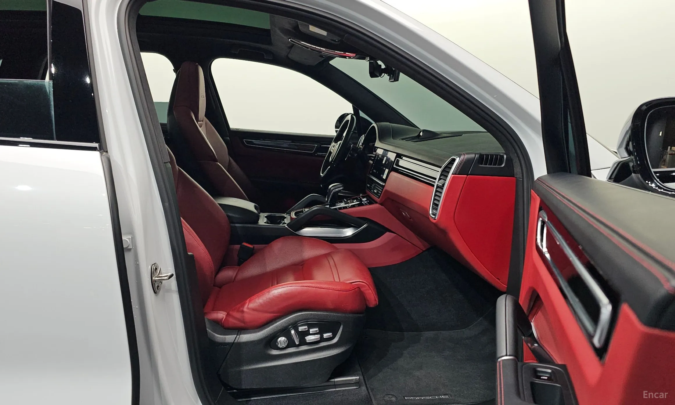 Porsche Cayenne (PO536) превью 11