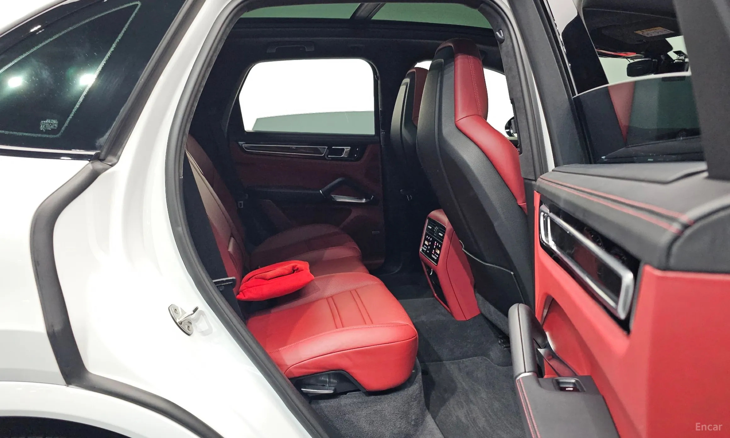 Porsche Cayenne (PO536) превью 12