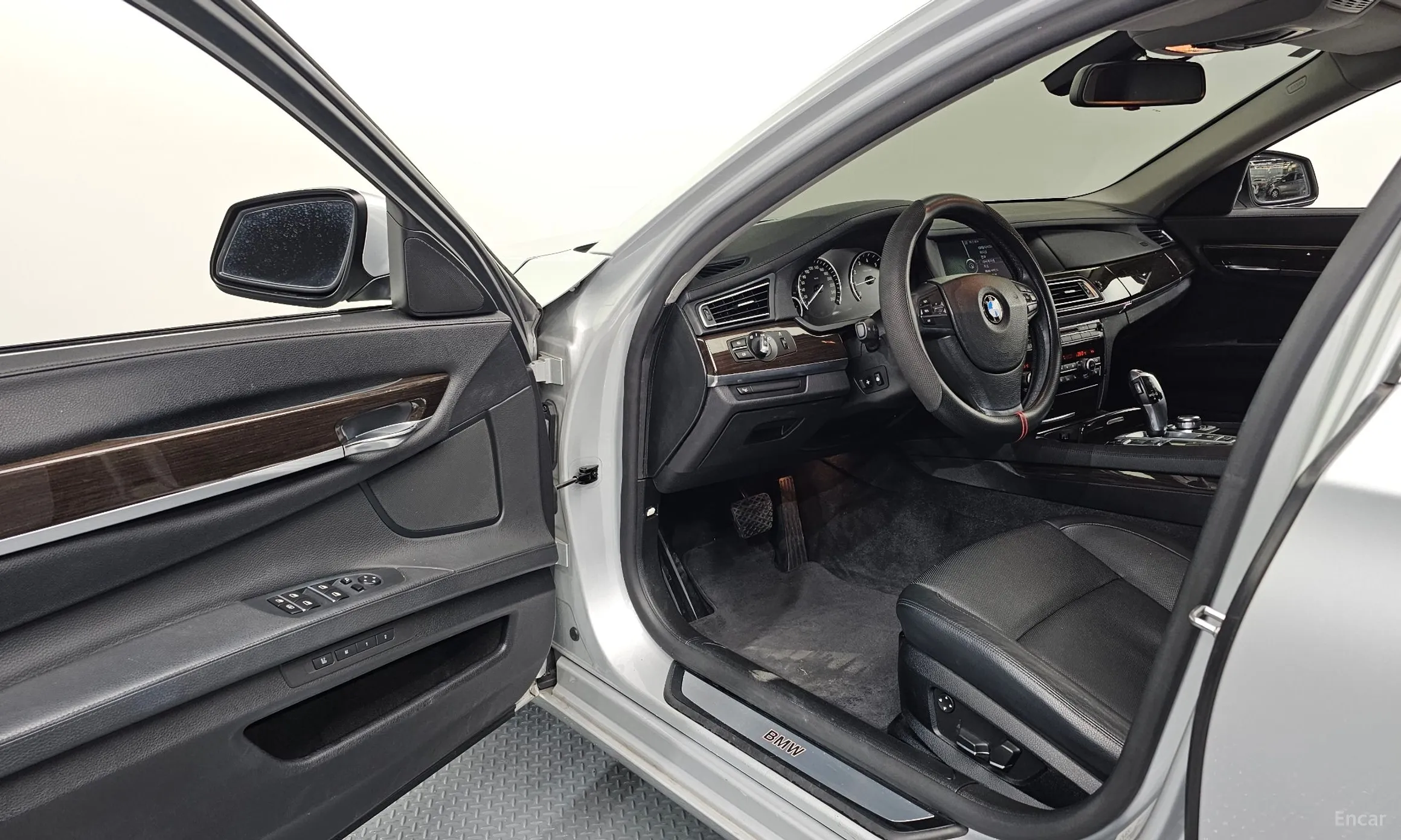 BMW 7 Series (F01) превью 10