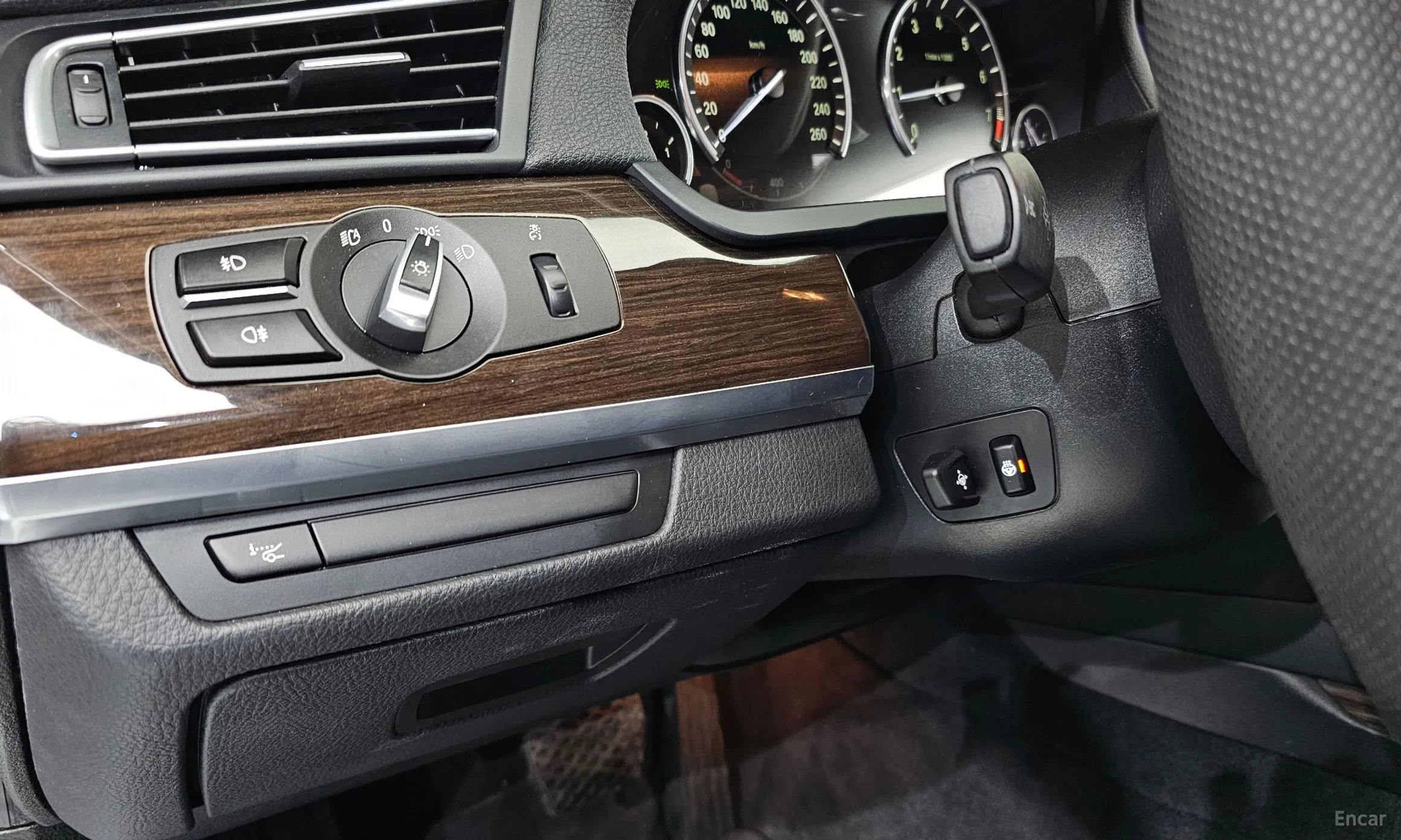 BMW 7 Series (F01) превью 13