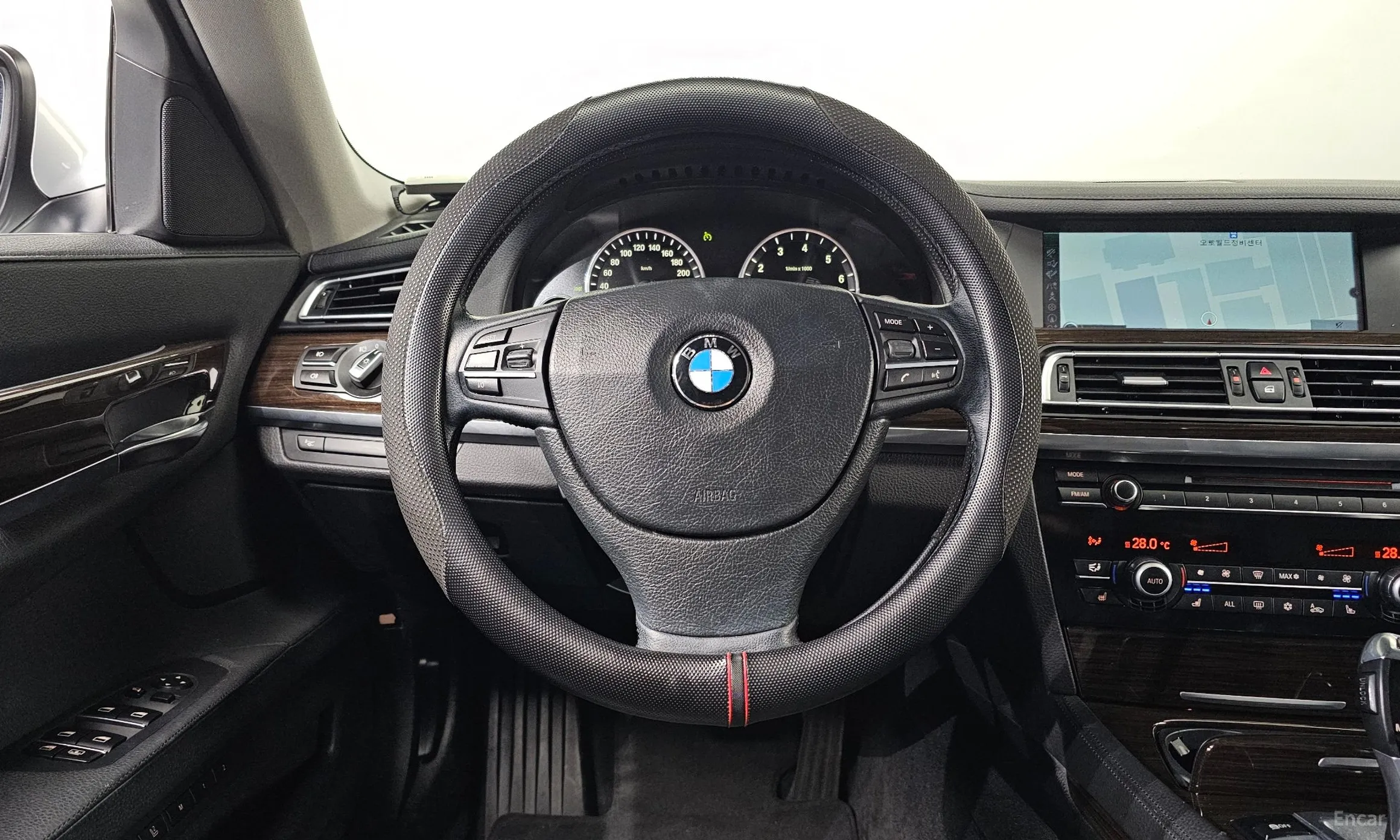 BMW 7 Series (F01) превью 15
