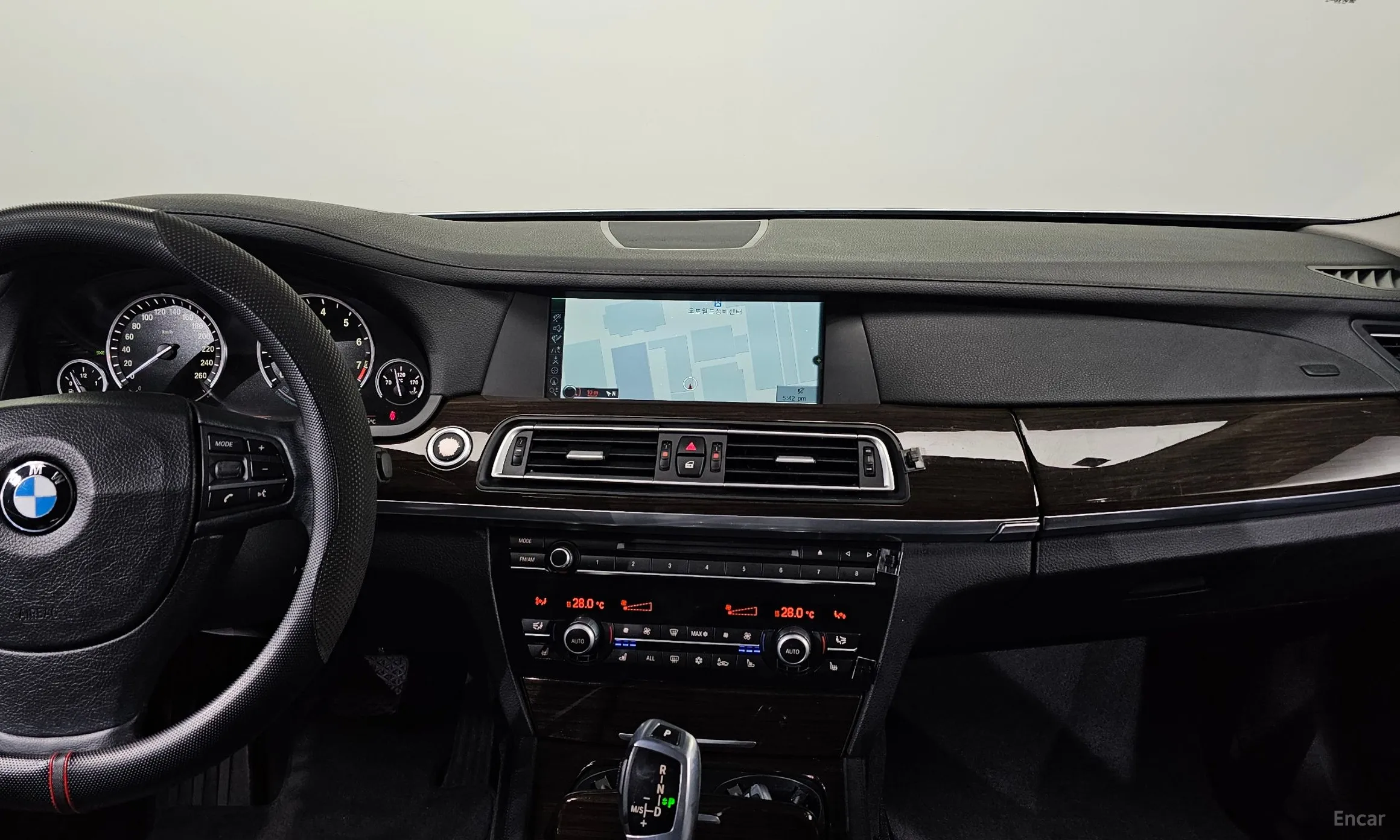 BMW 7 Series (F01) превью 16