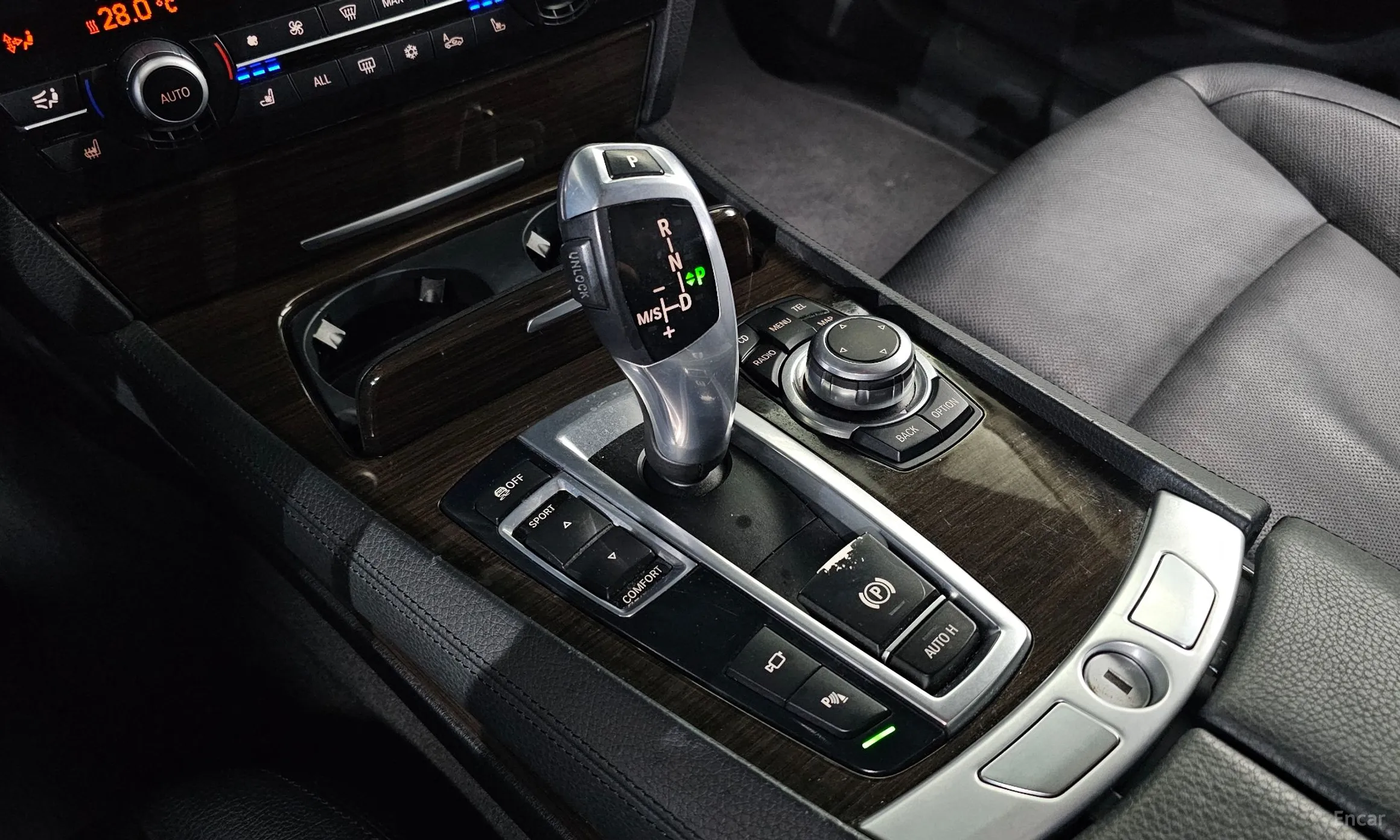 BMW 7 Series (F01) превью 9