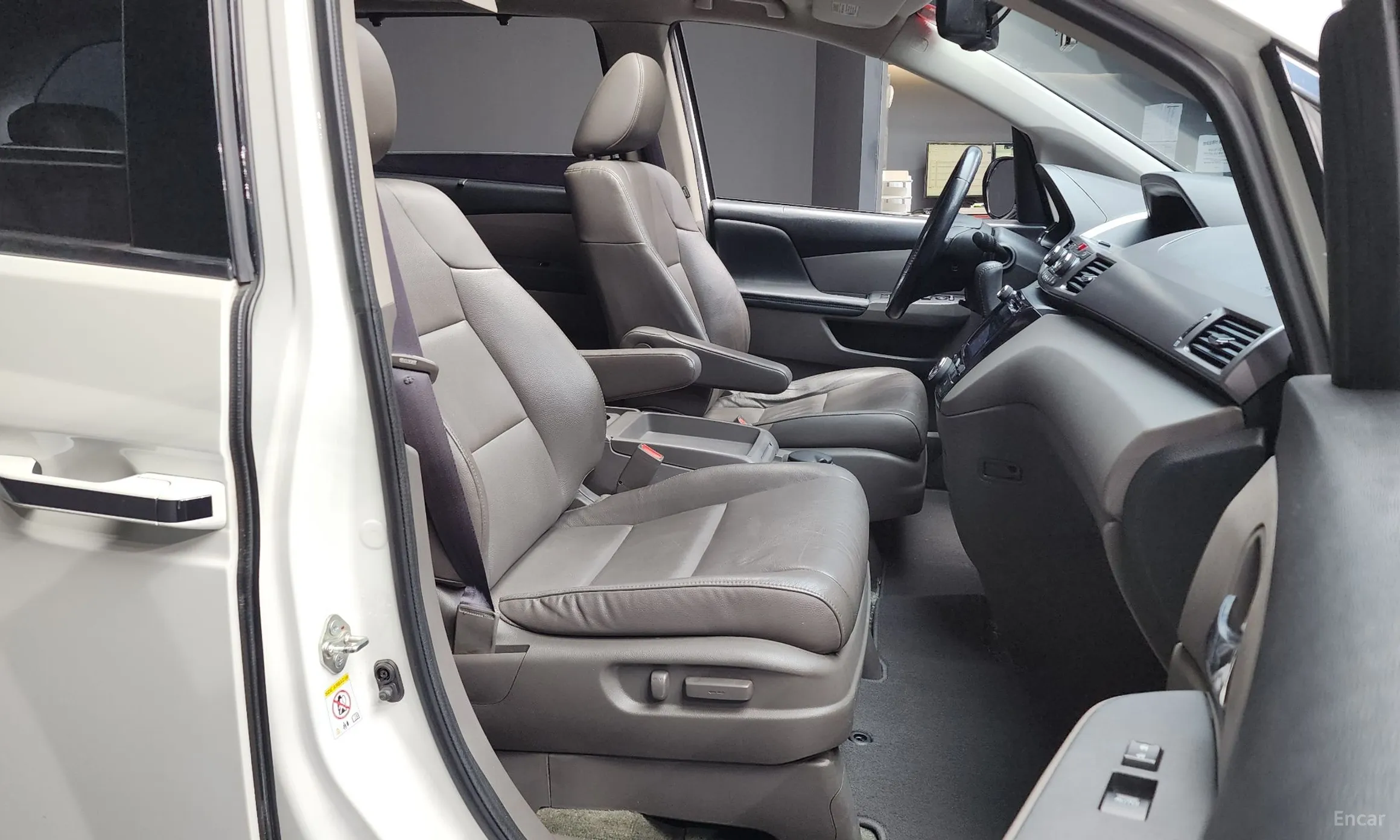Honda Odyssey превью 11