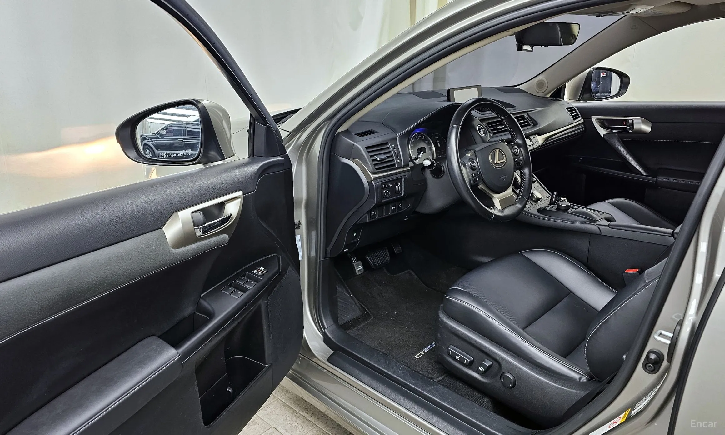 Lexus CT200h превью 10