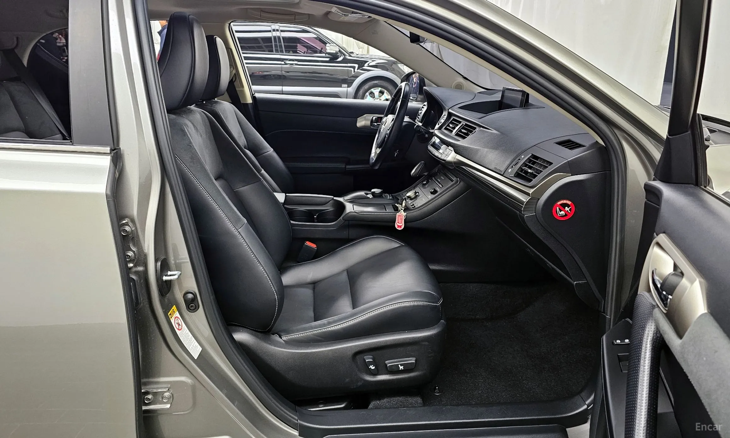 Lexus CT200h превью 11