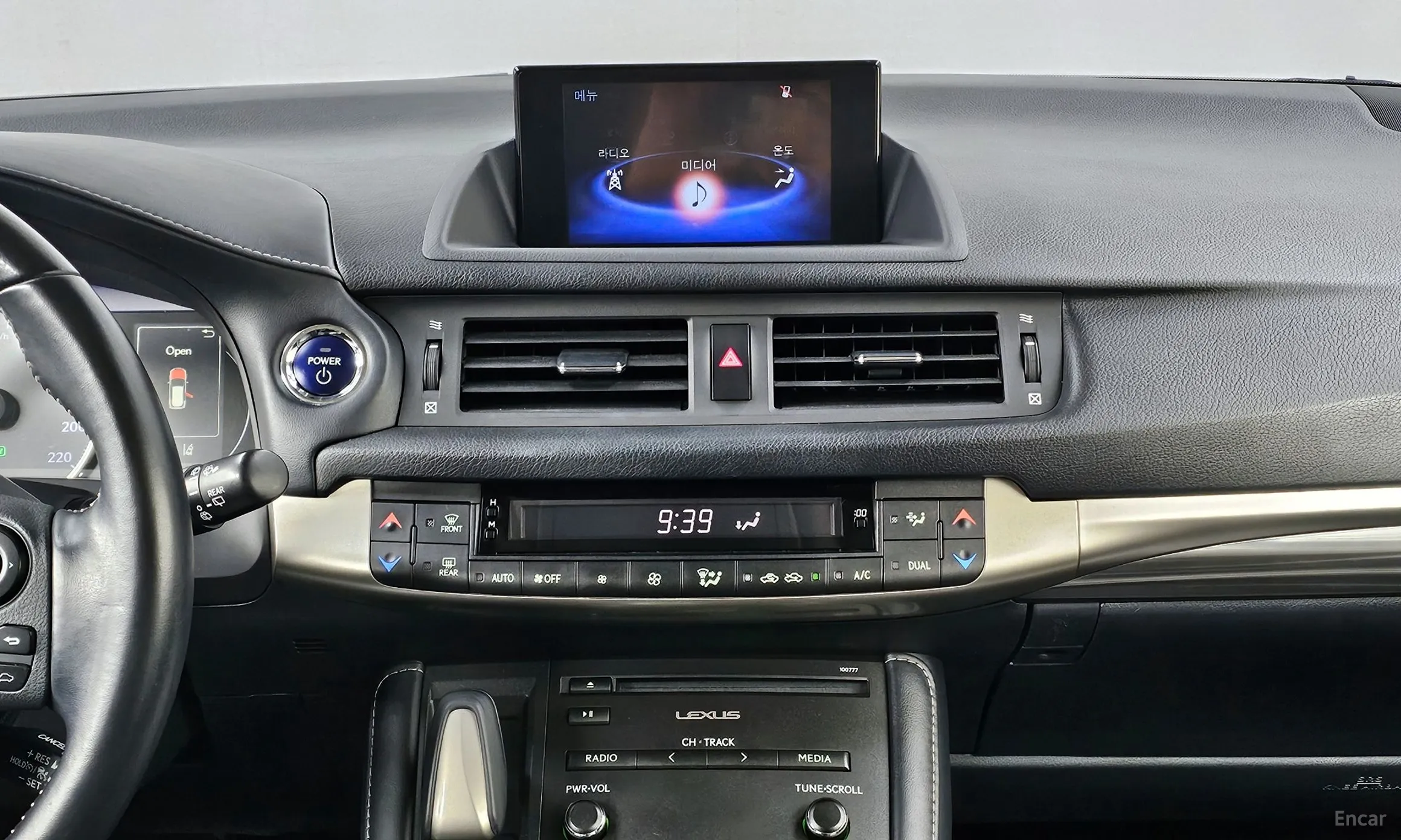 Lexus CT200h превью 14