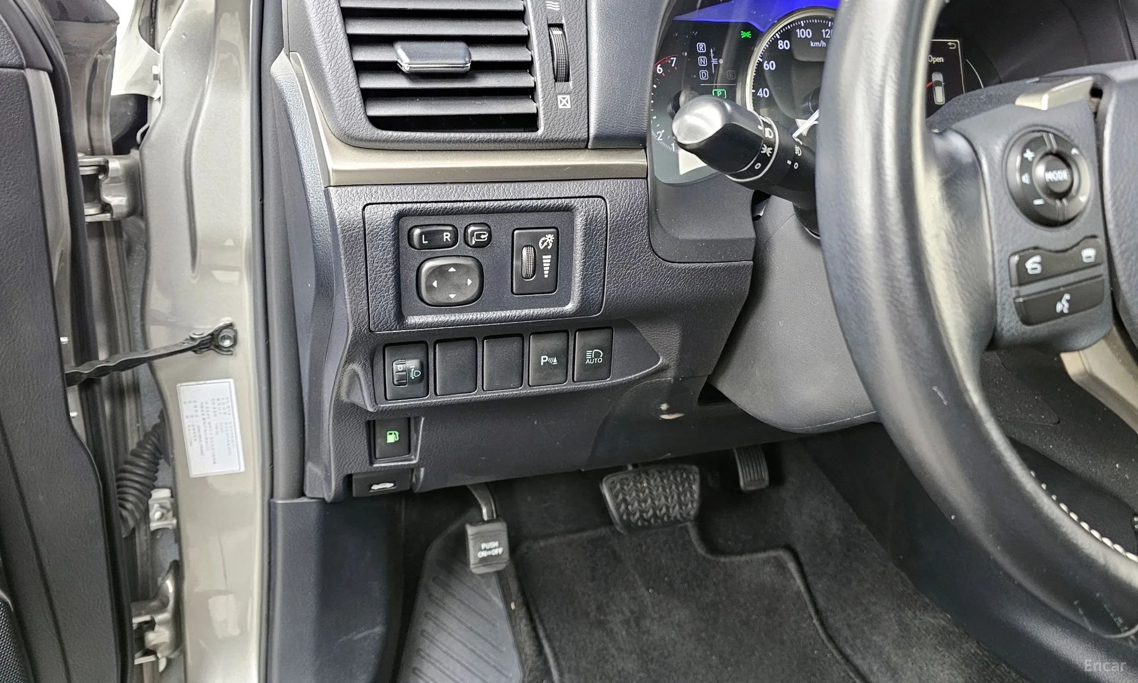 Lexus CT200h превью 16
