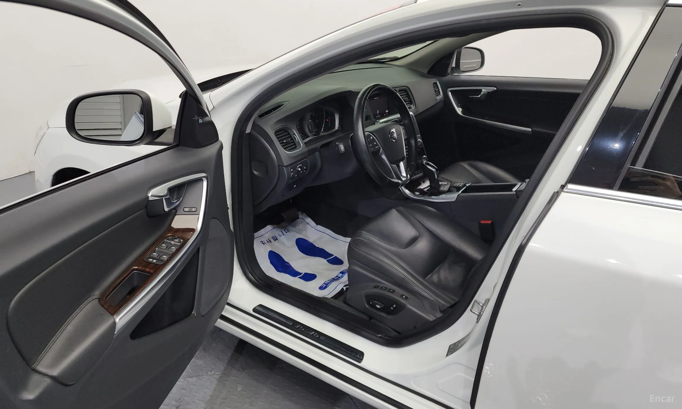 Volvo S60 превью 10