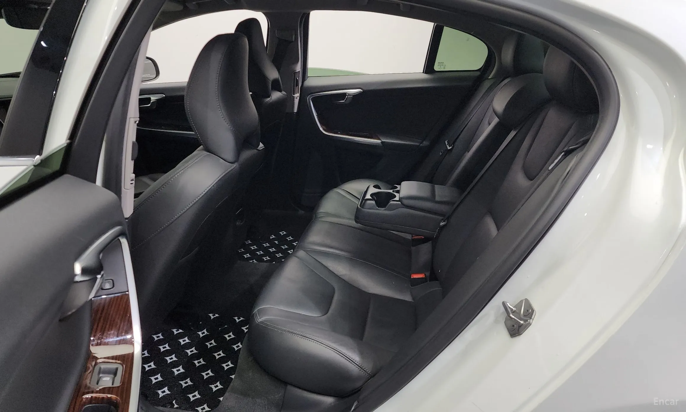 Volvo S60 превью 11