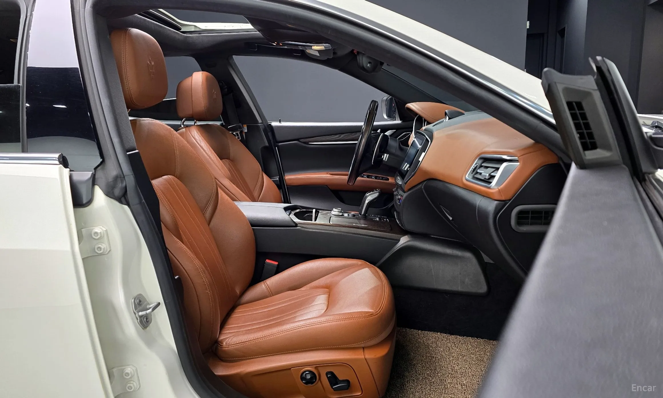 Maserati Ghibli превью 10