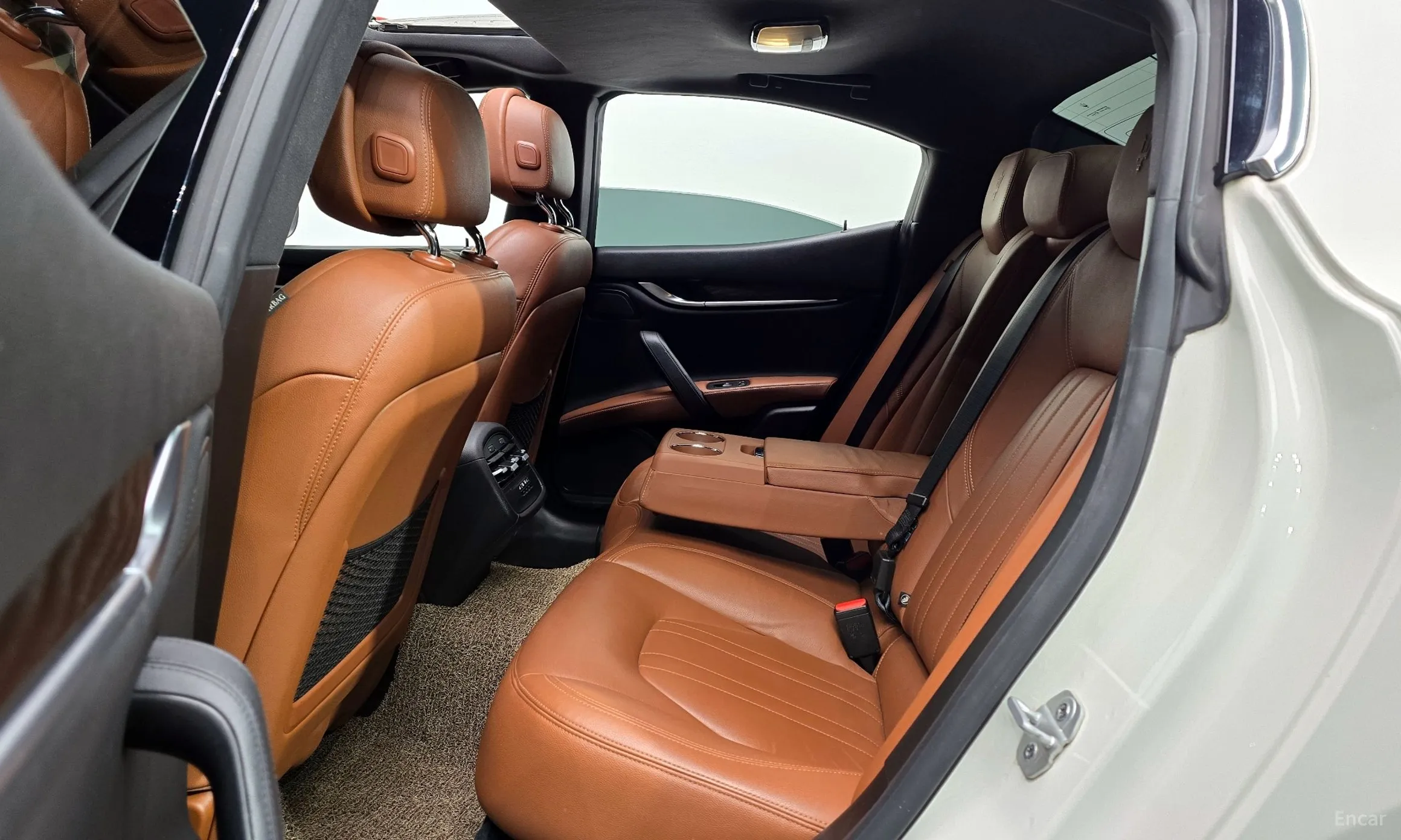 Maserati Ghibli превью 12