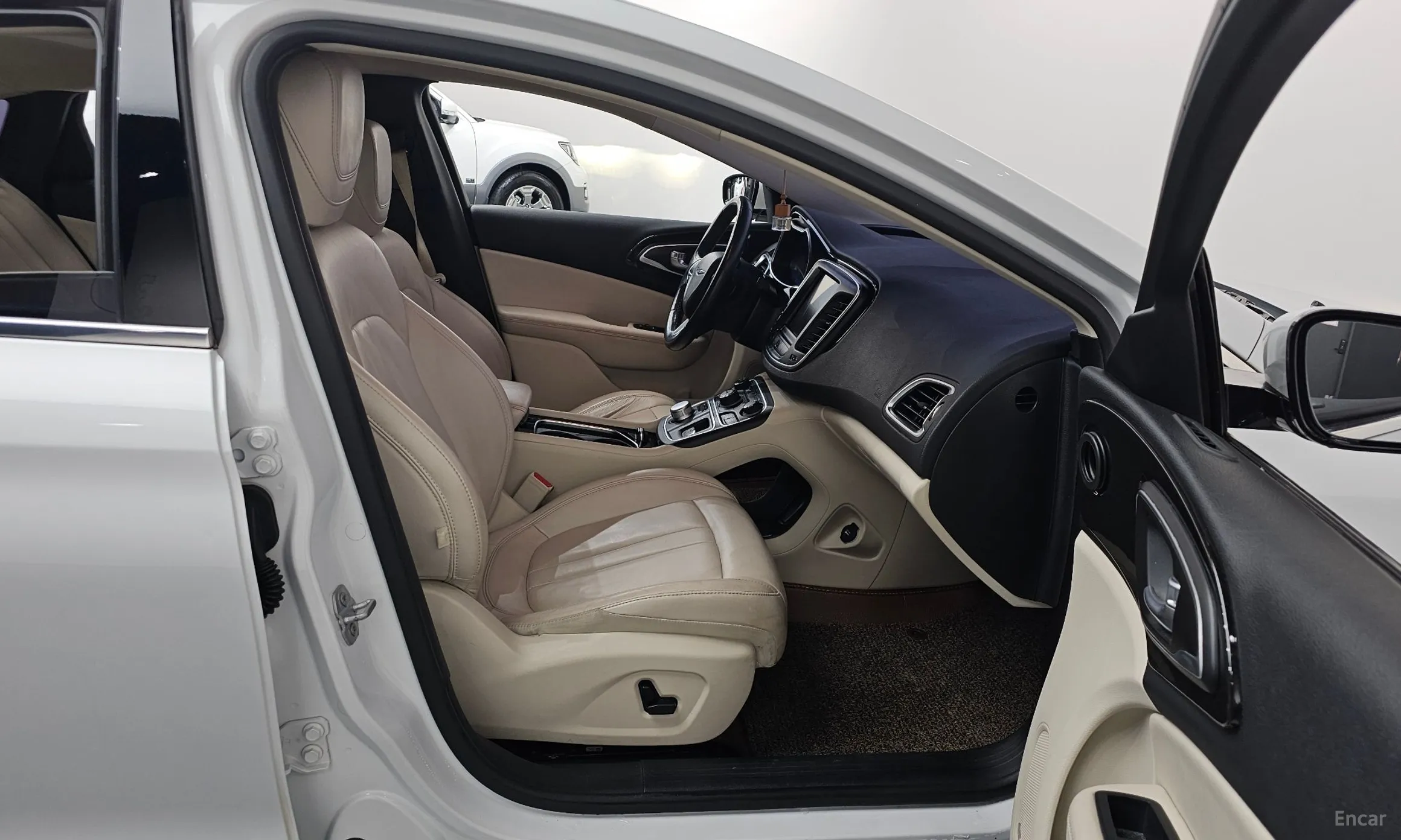Chrysler 200 Second generation превью 11