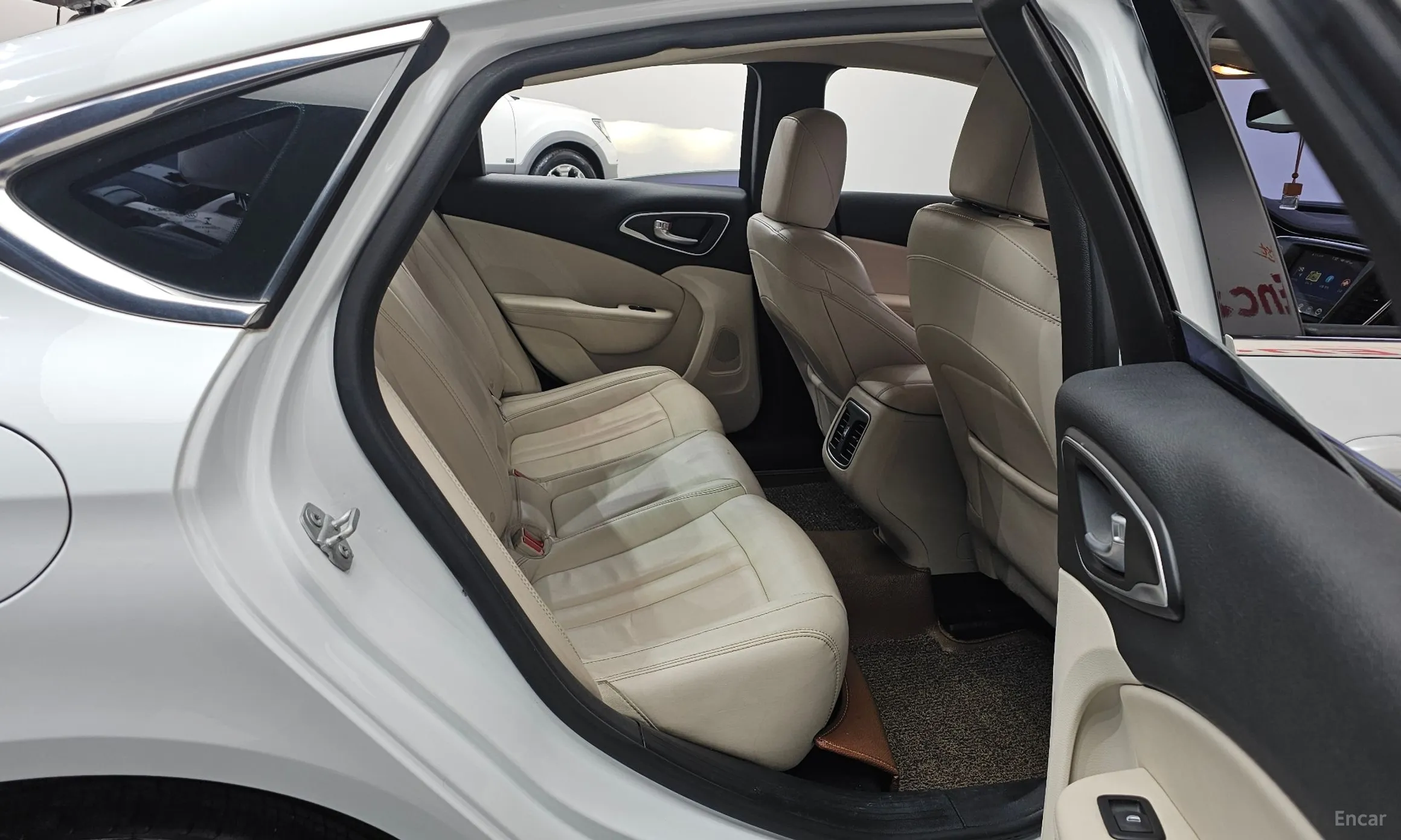 Chrysler 200 Second generation превью 12