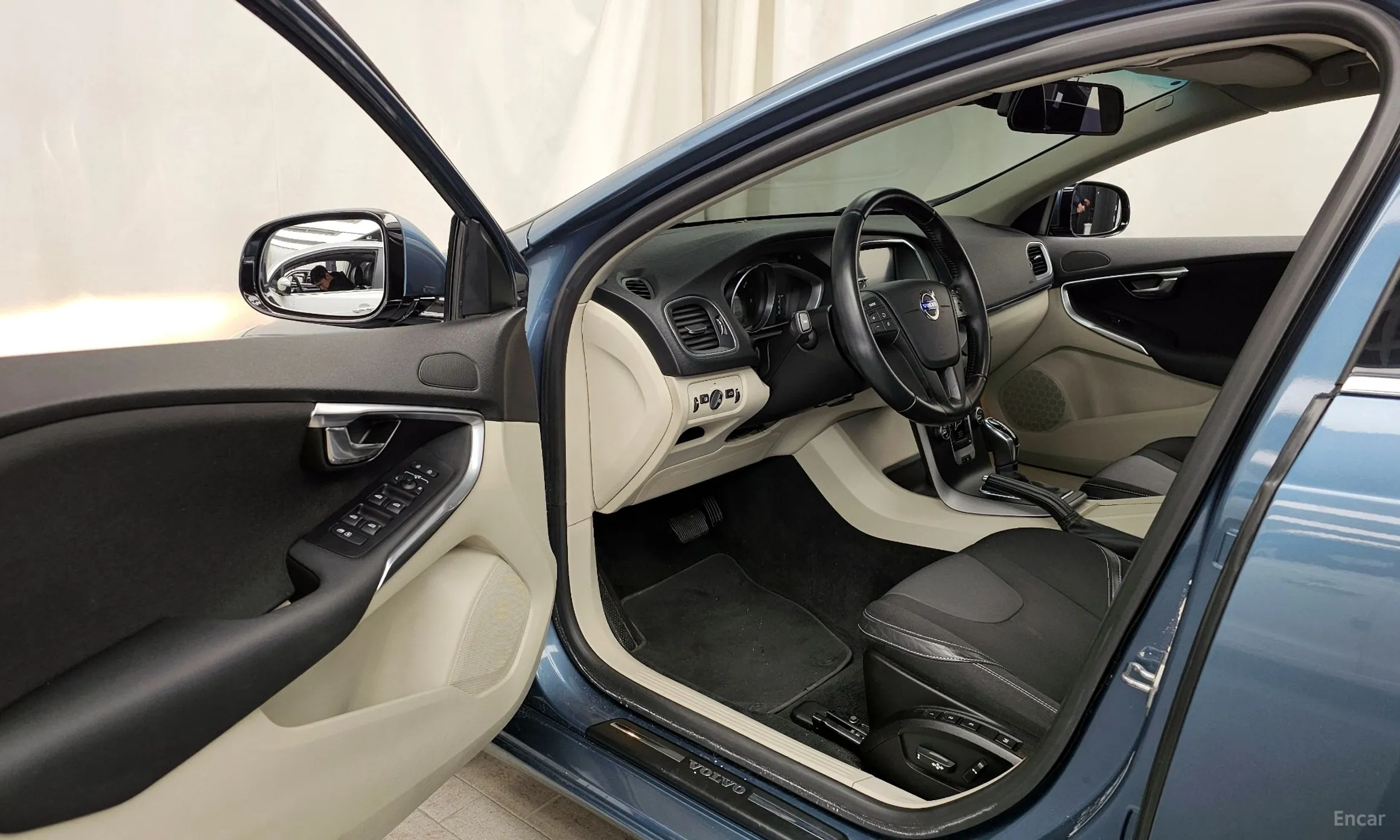 Volvo V40 превью 10