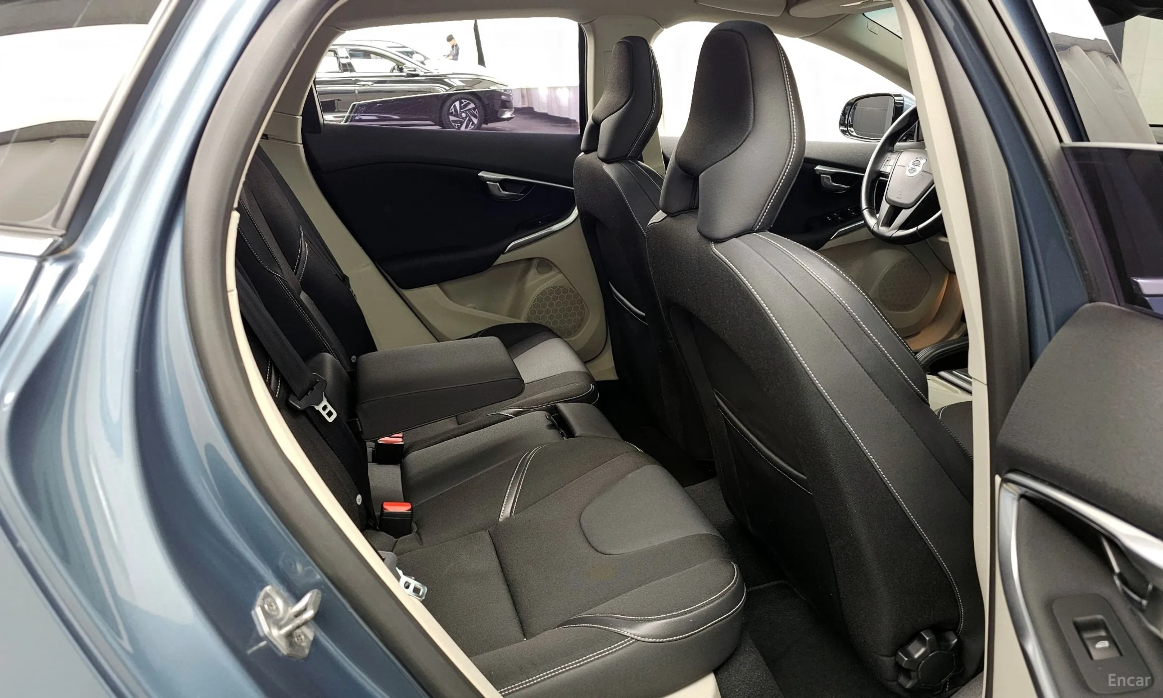 Volvo V40 превью 12