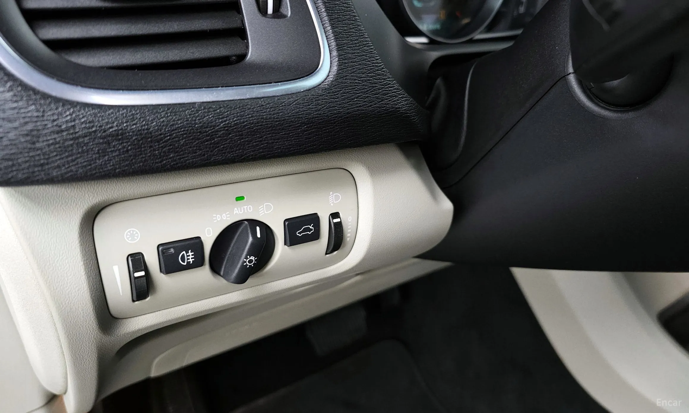 Volvo V40 превью 14