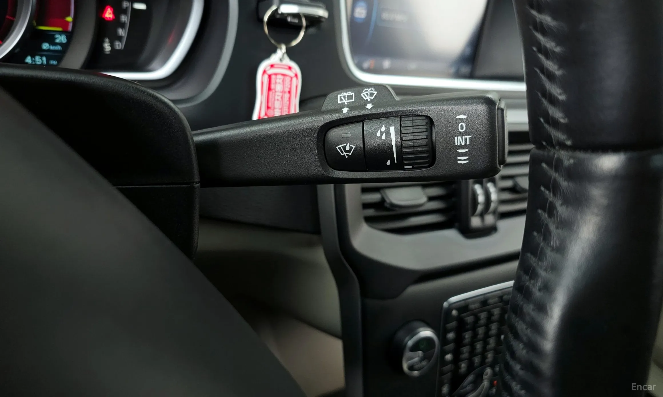 Volvo V40 превью 15