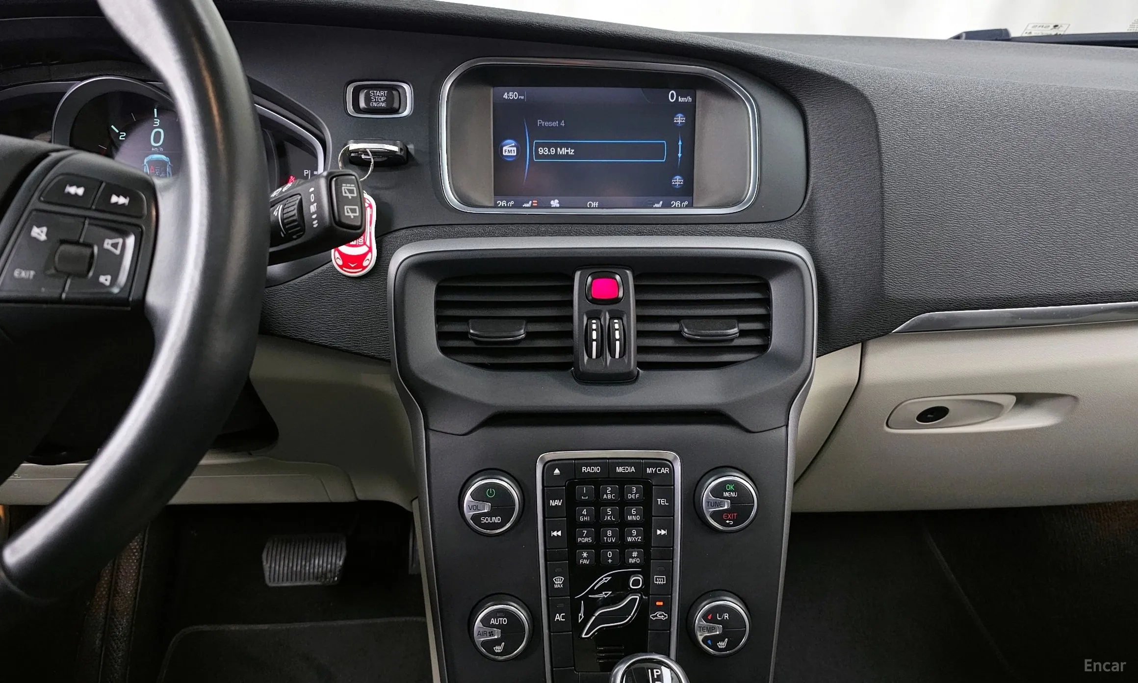 Volvo V40 превью 16