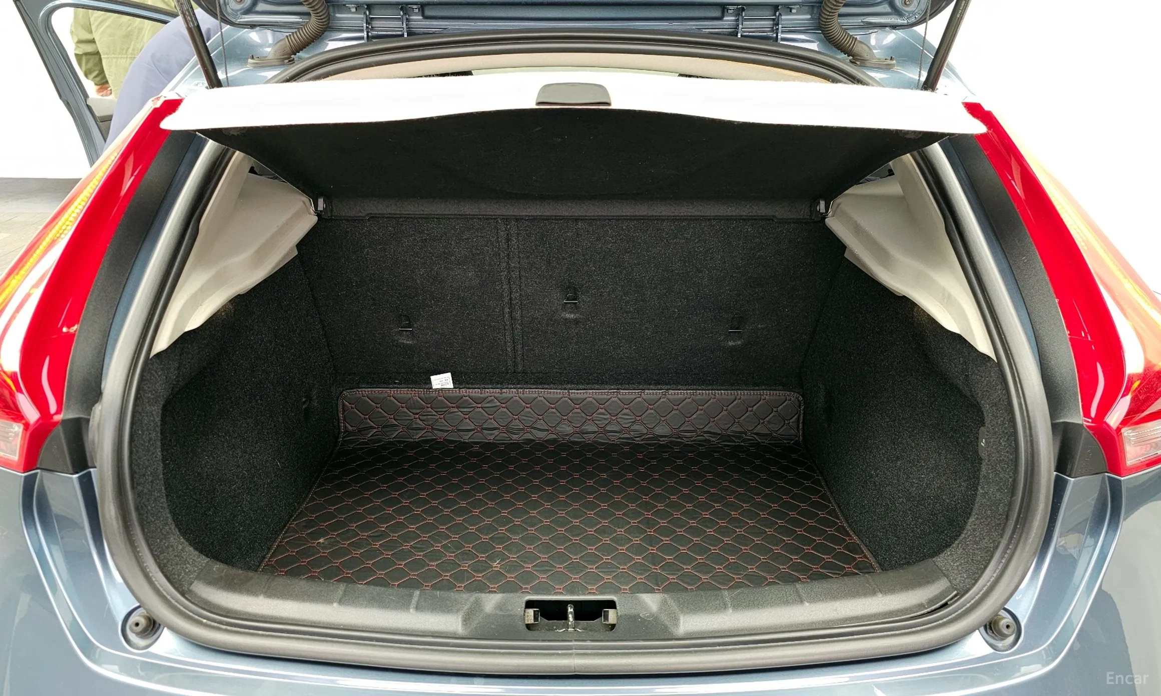 Volvo V40 превью 20