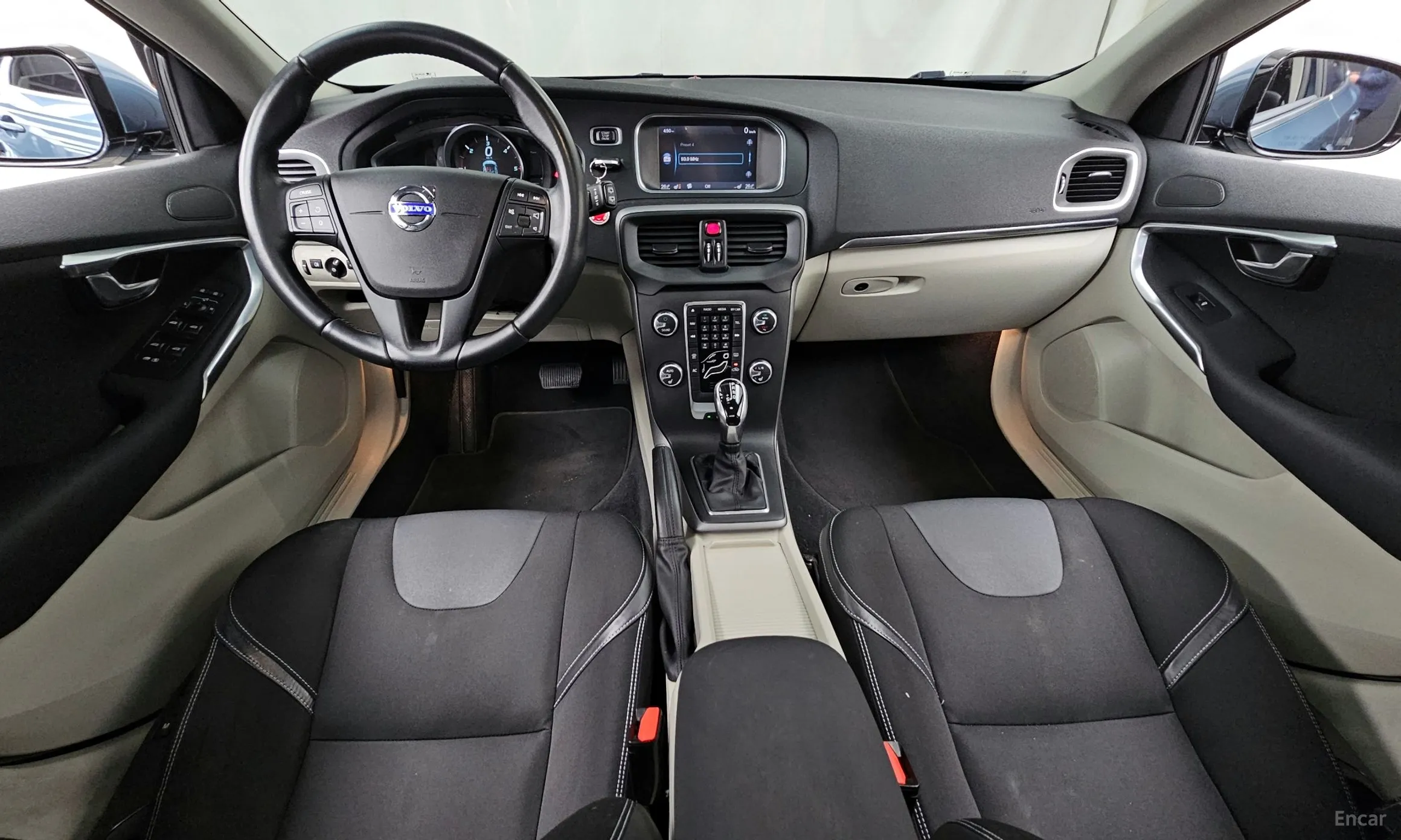 Volvo V40 превью 7