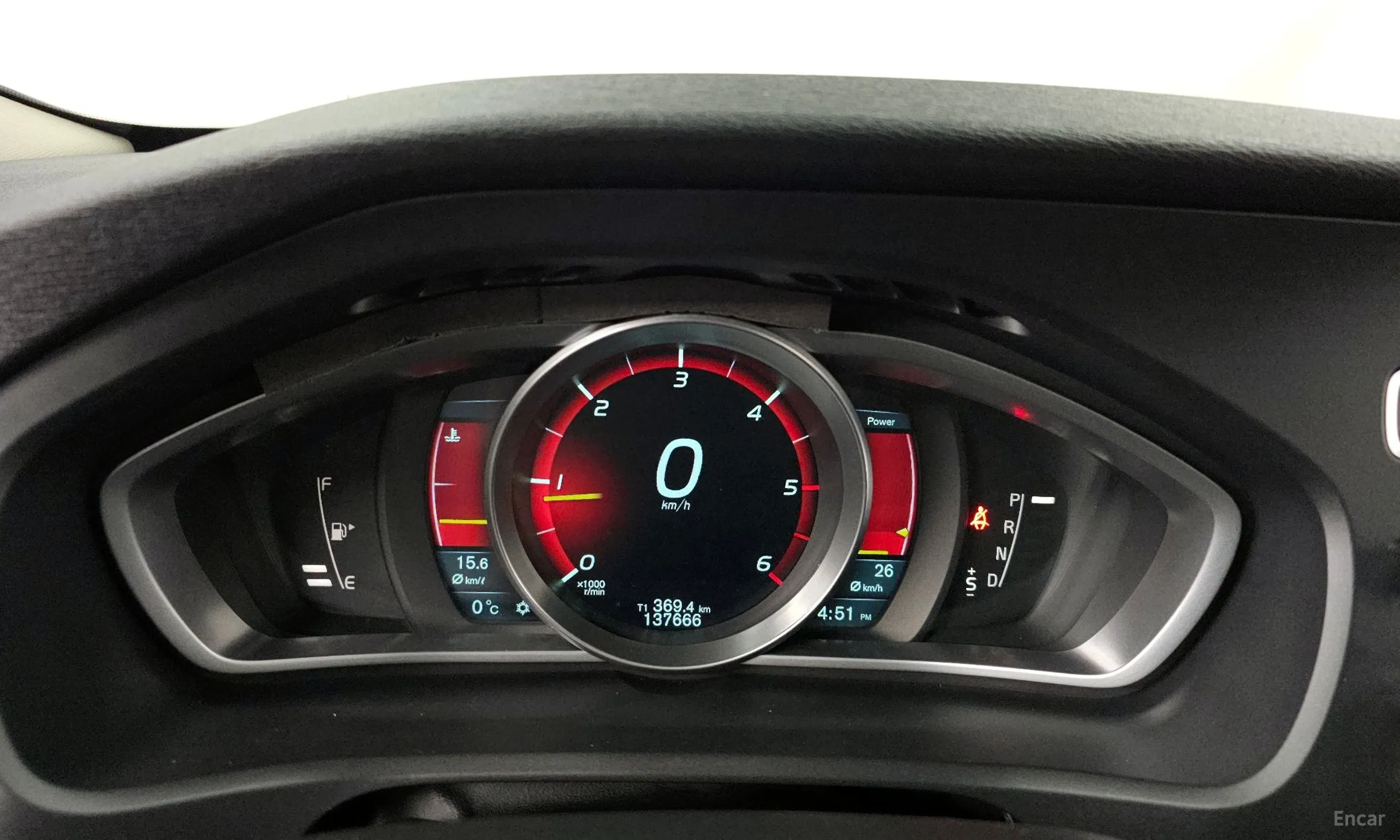 Volvo V40 превью 8