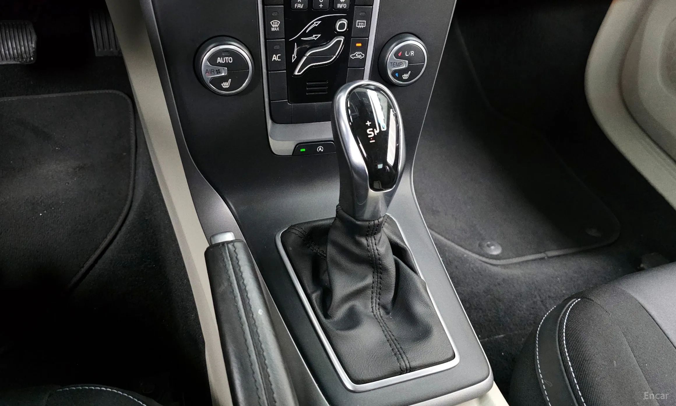 Volvo V40 превью 9