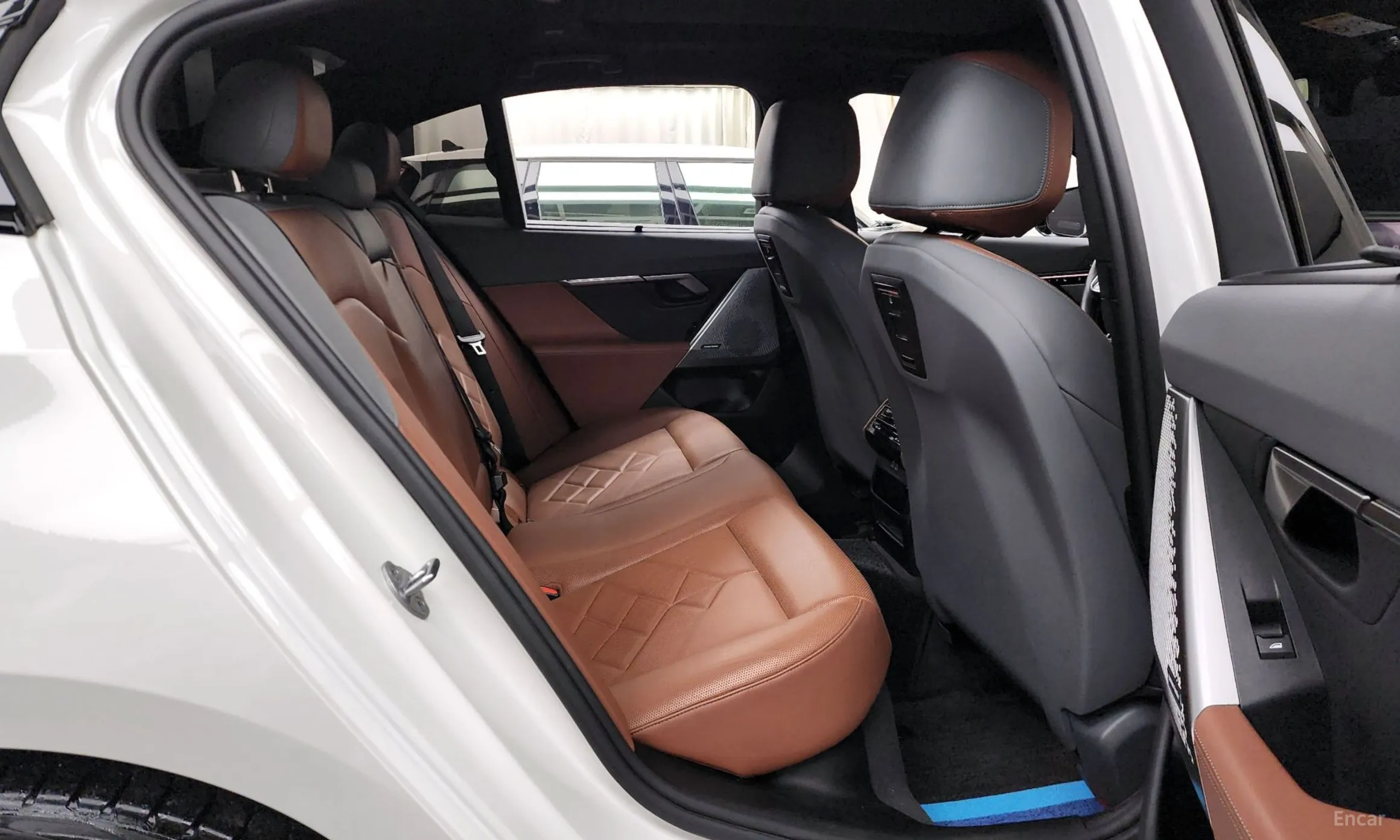 BMW 5 Series (G60) превью 10