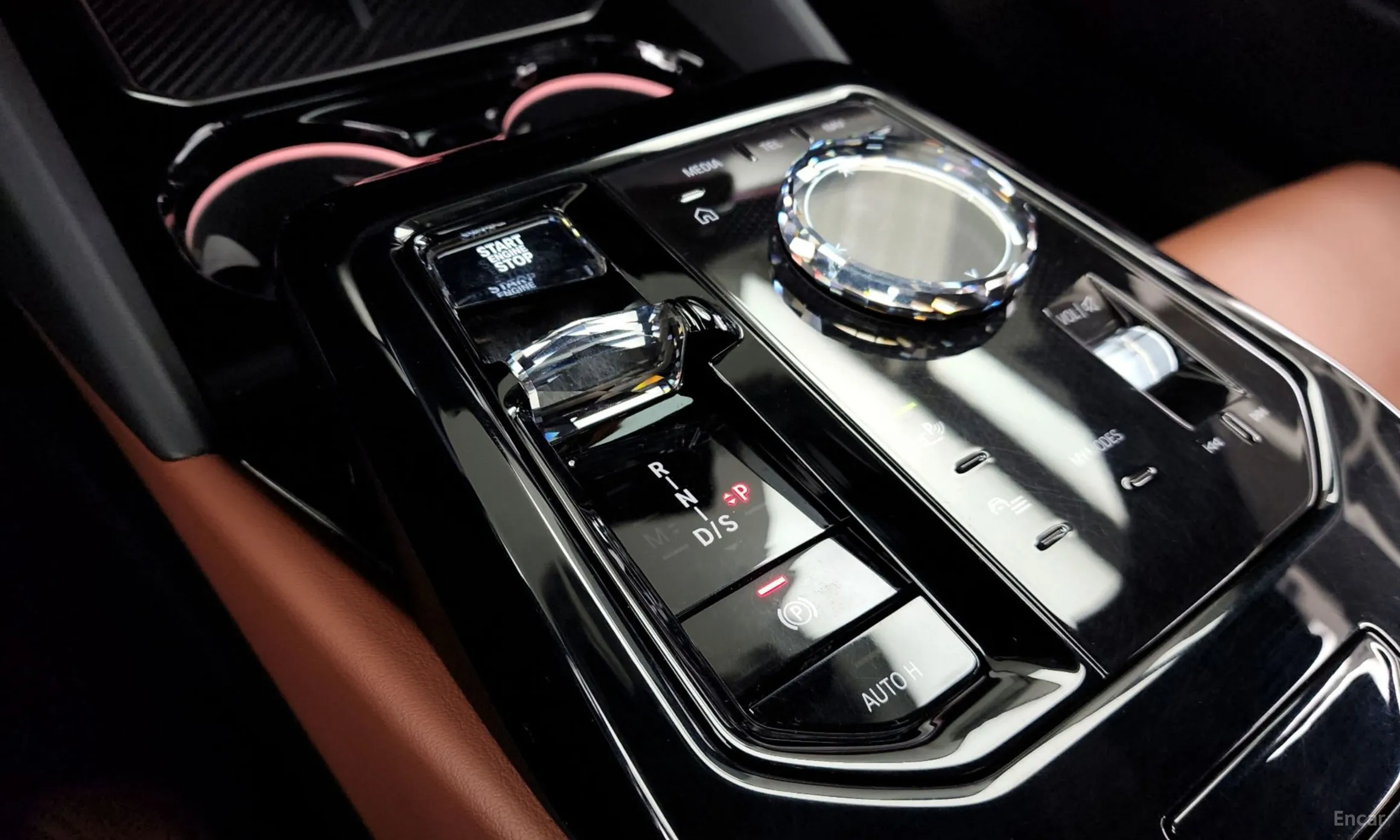 BMW 5 Series (G60) превью 12
