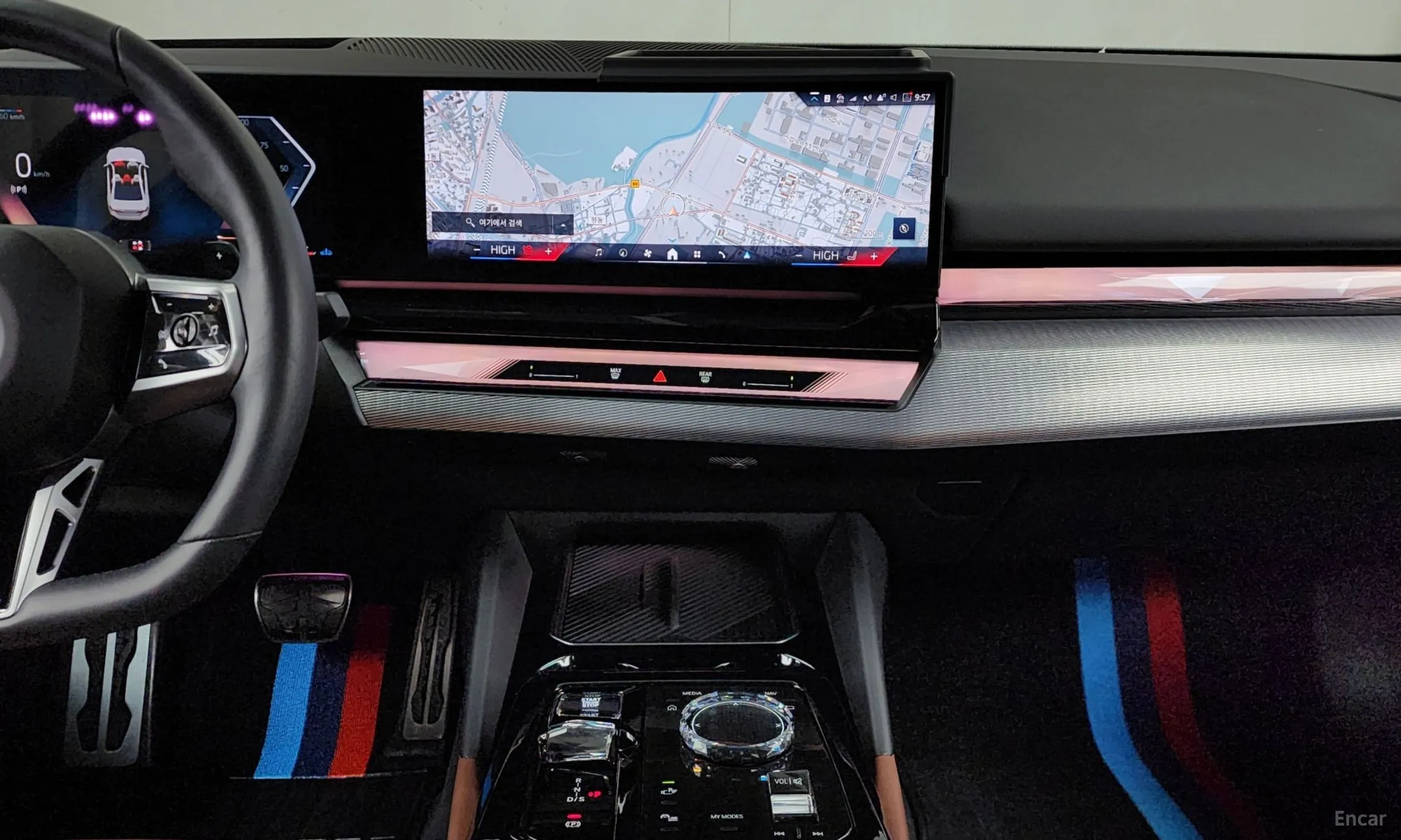 BMW 5 Series (G60) превью 14