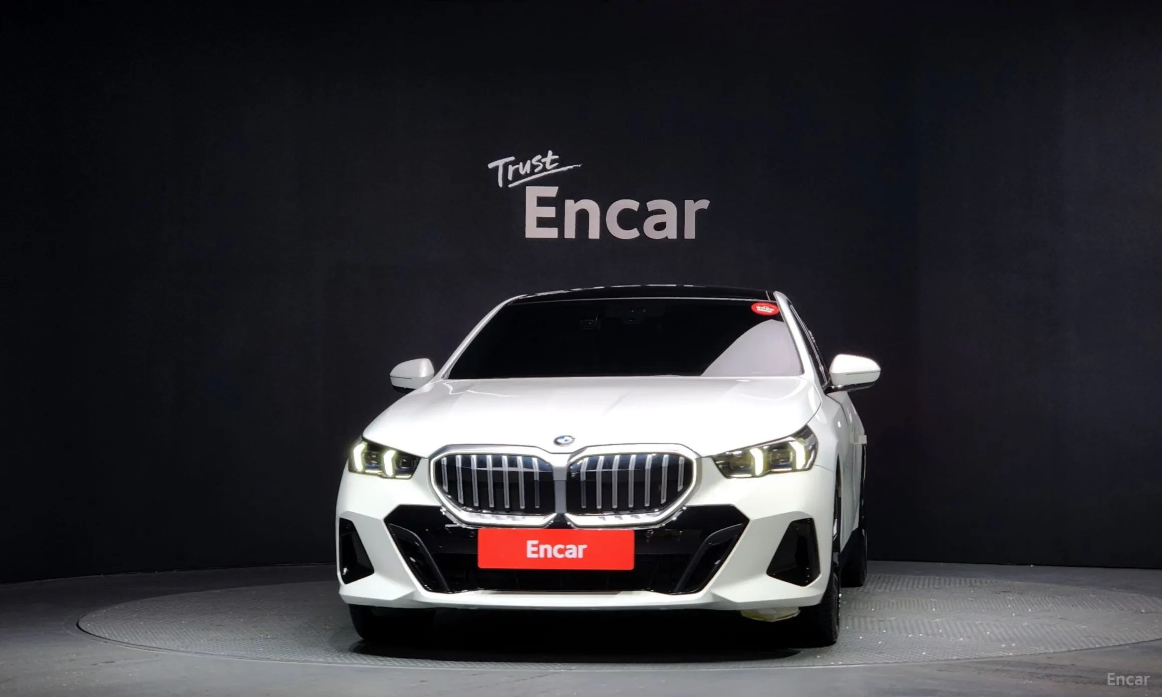 BMW 5 Series (G60) превью 3