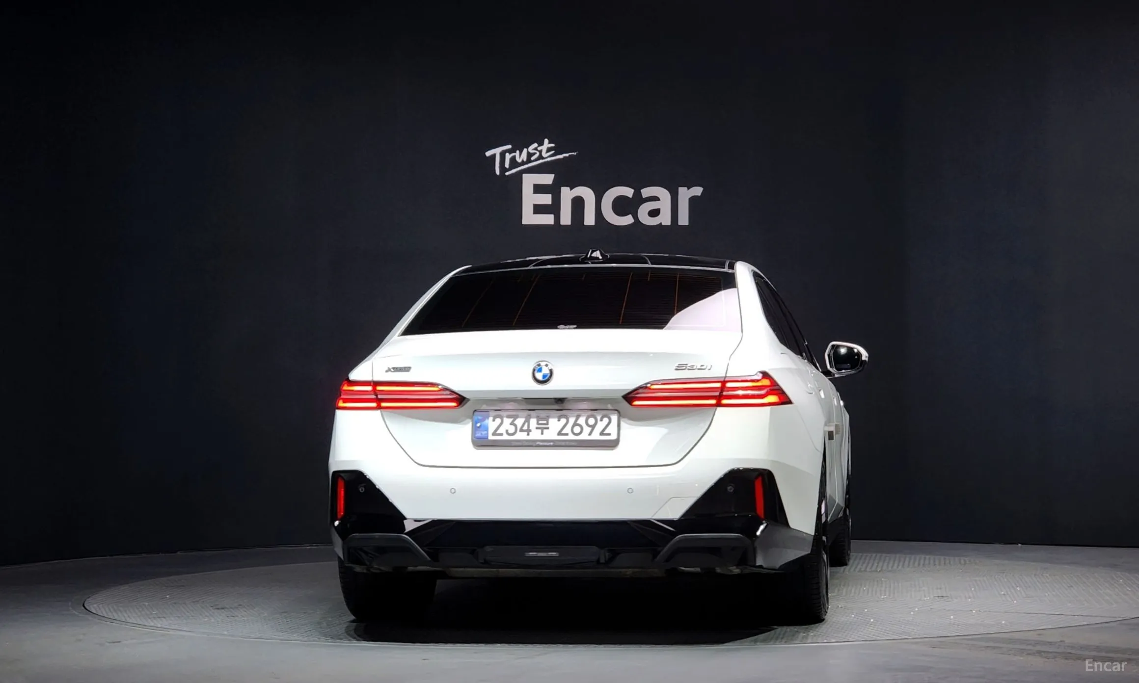 BMW 5 Series (G60) превью 4