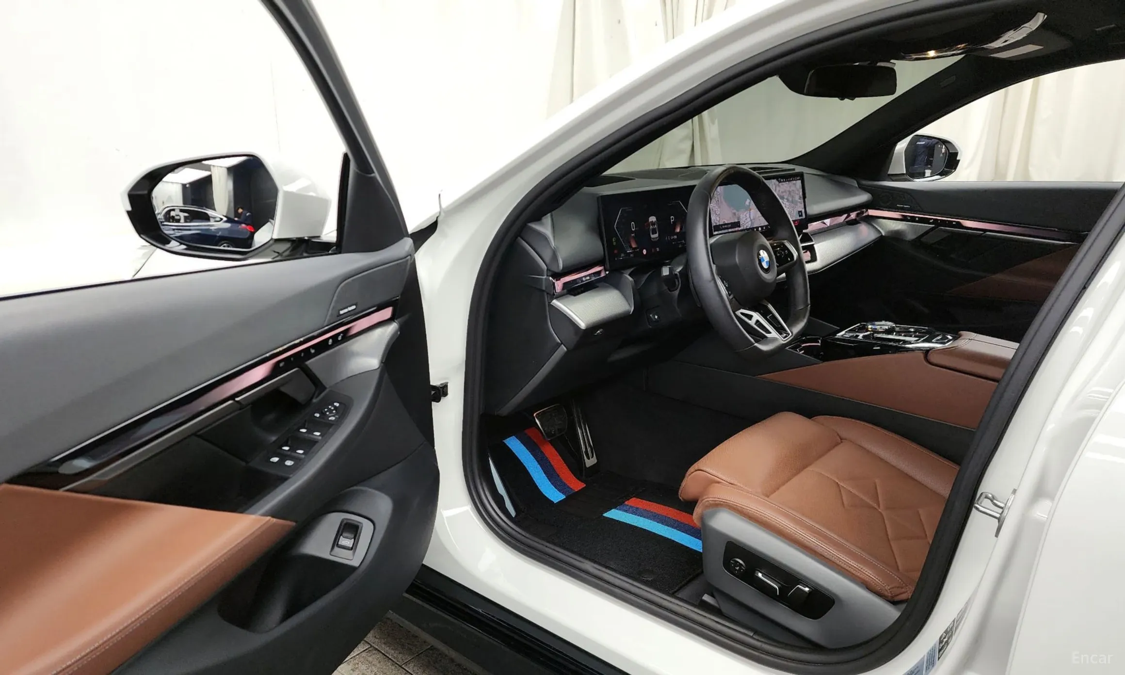 BMW 5 Series (G60) превью 8