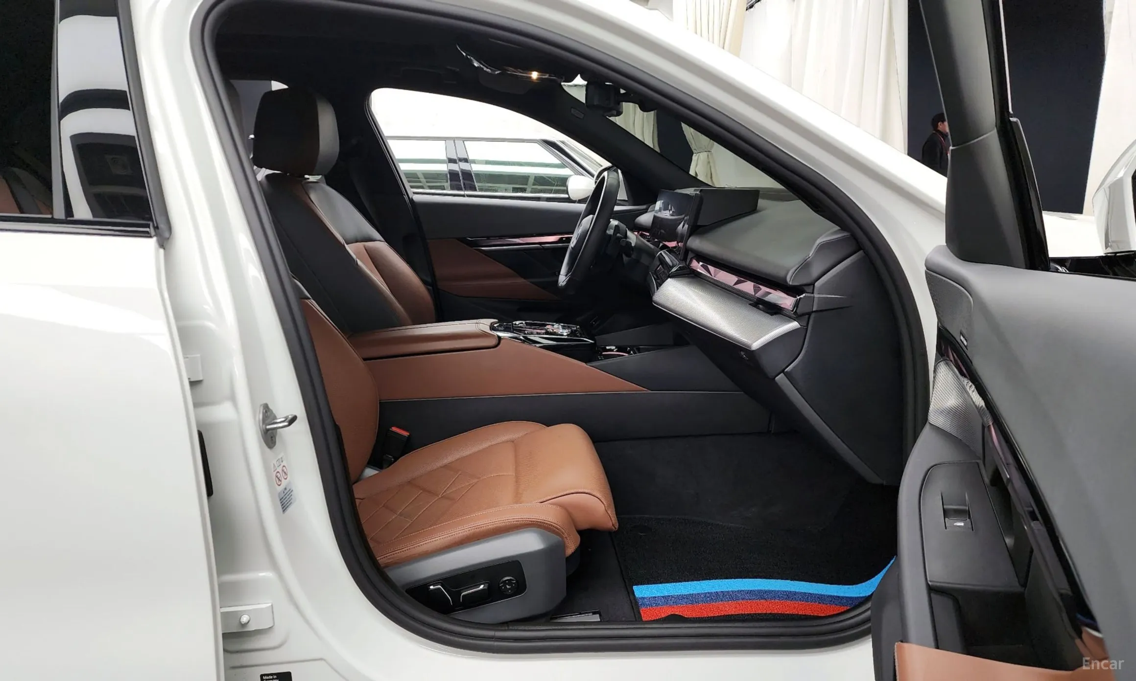 BMW 5 Series (G60) превью 9