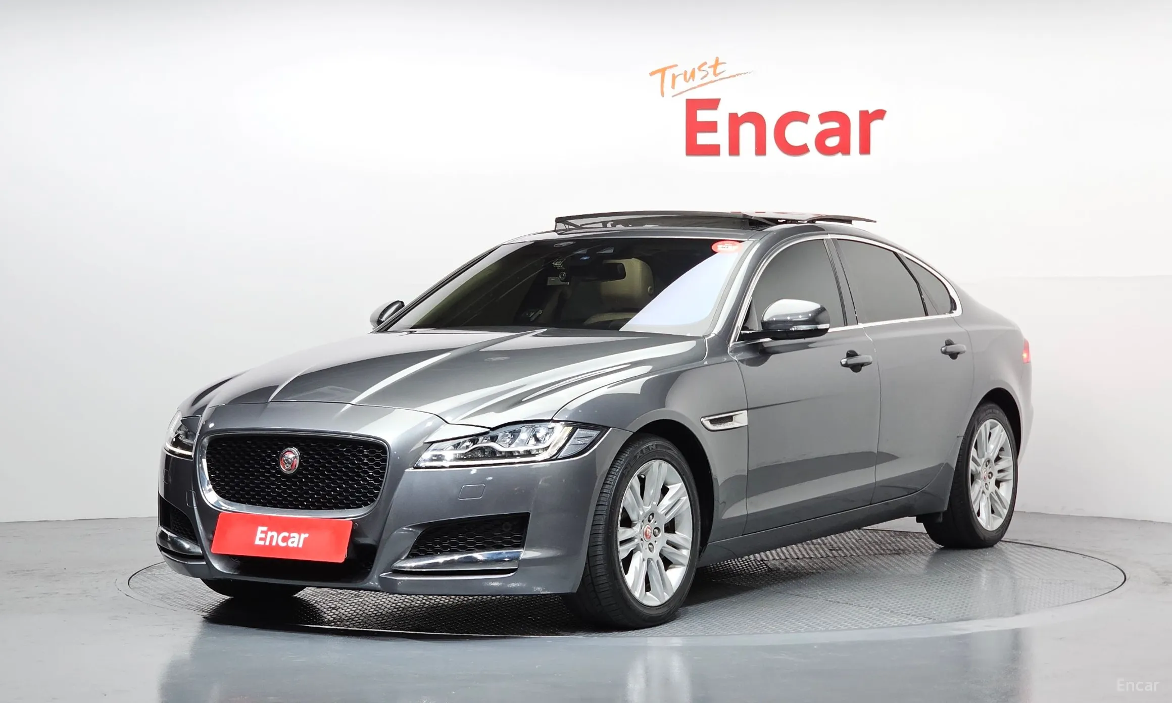 Jaguar XF (x260)