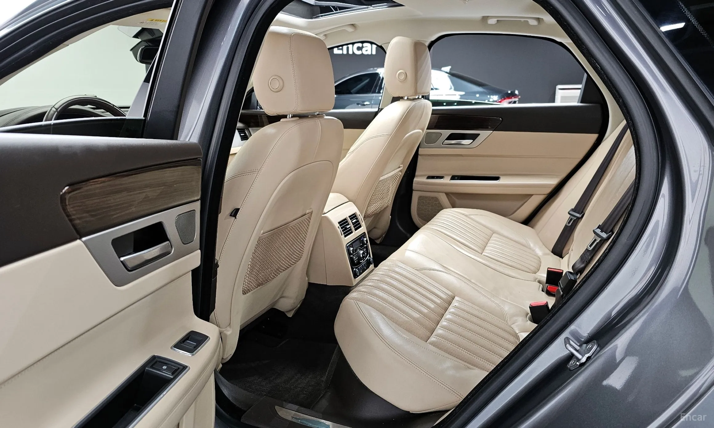 Jaguar XF (x260) превью 10