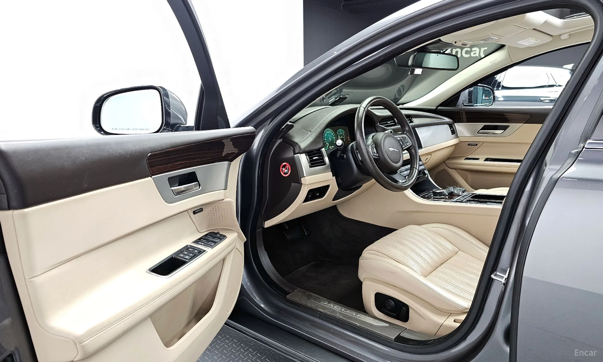 Jaguar XF (x260) превью 11